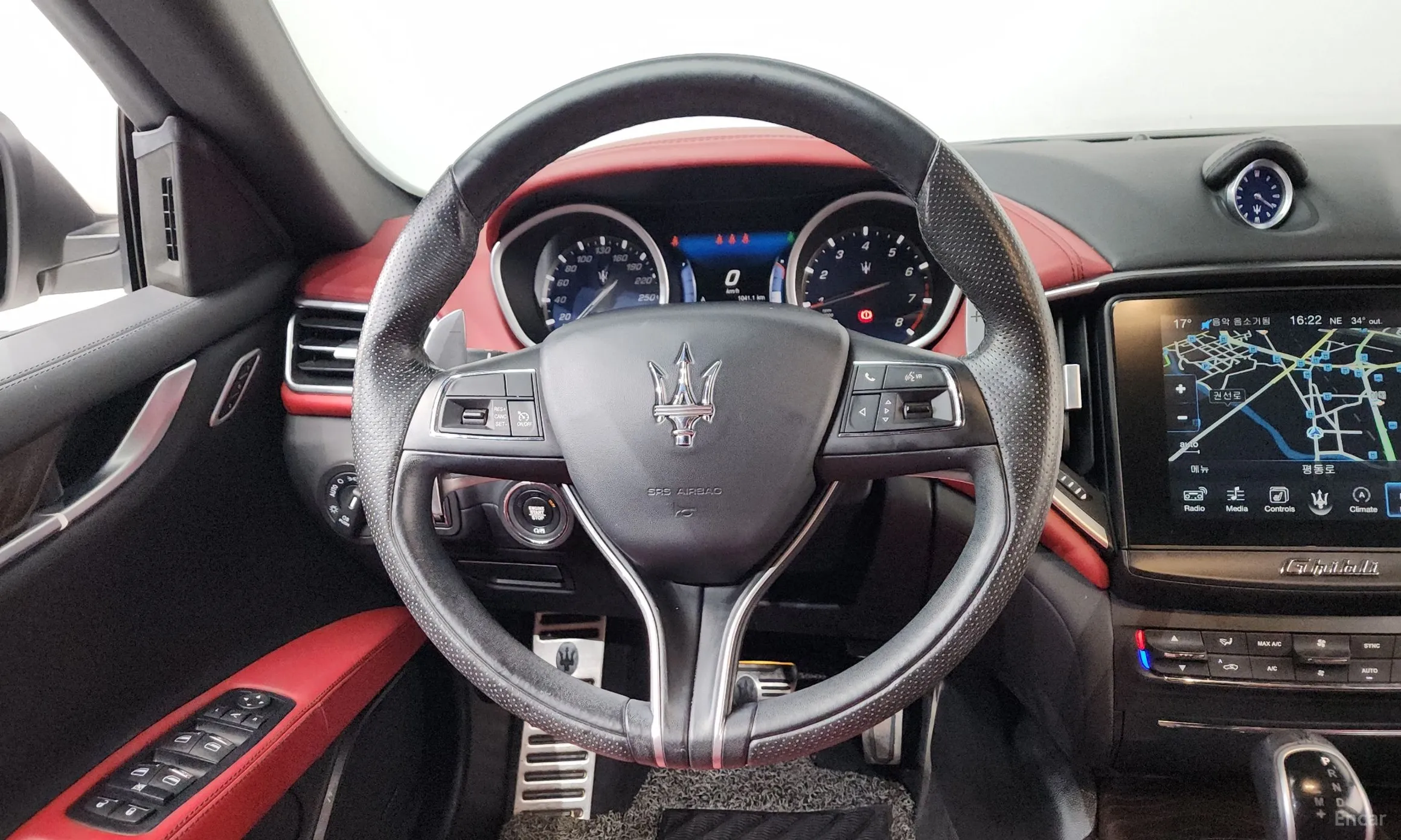 Maserati Ghibli превью 13
