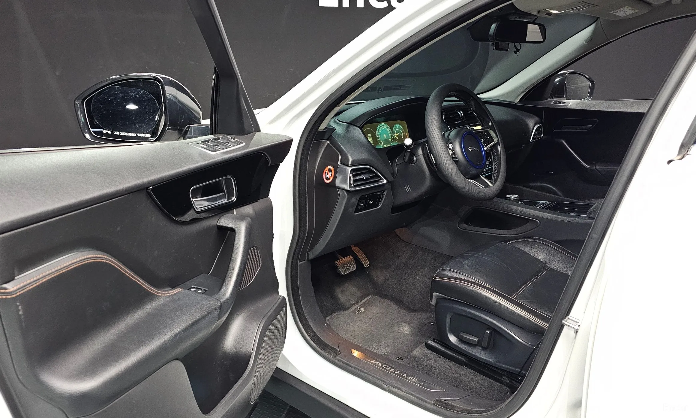 Jaguar F-PACE превью 10