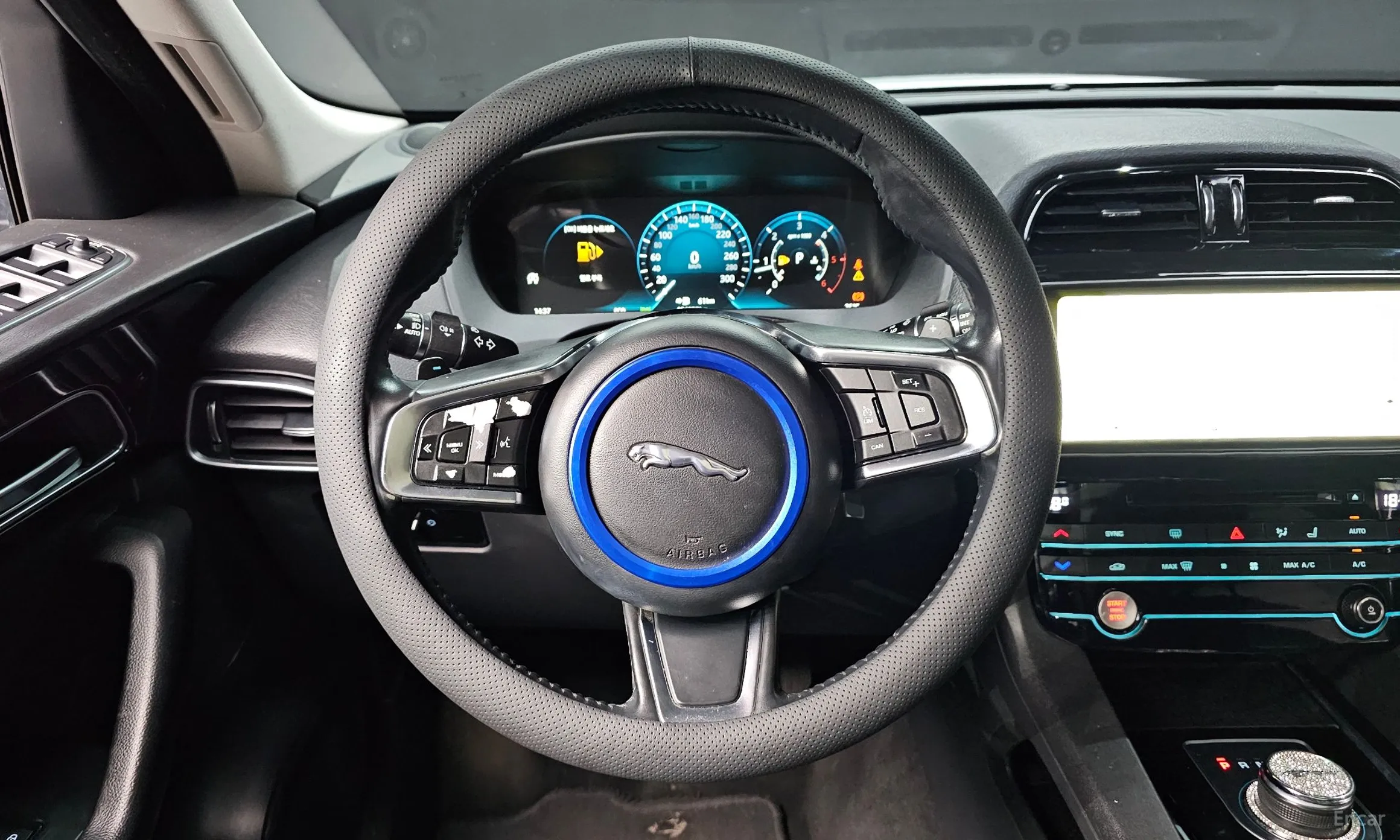 Jaguar F-PACE превью 13