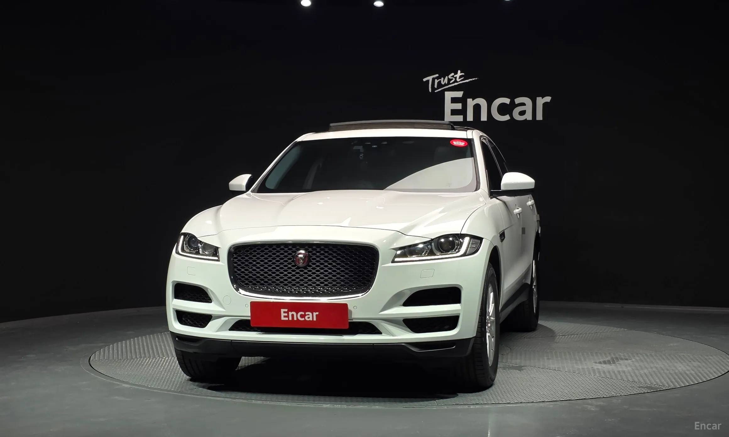Jaguar F-PACE превью 3