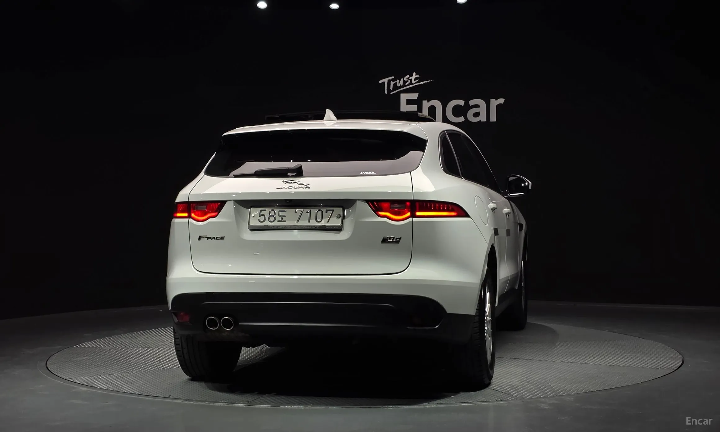 Jaguar F-PACE превью 4