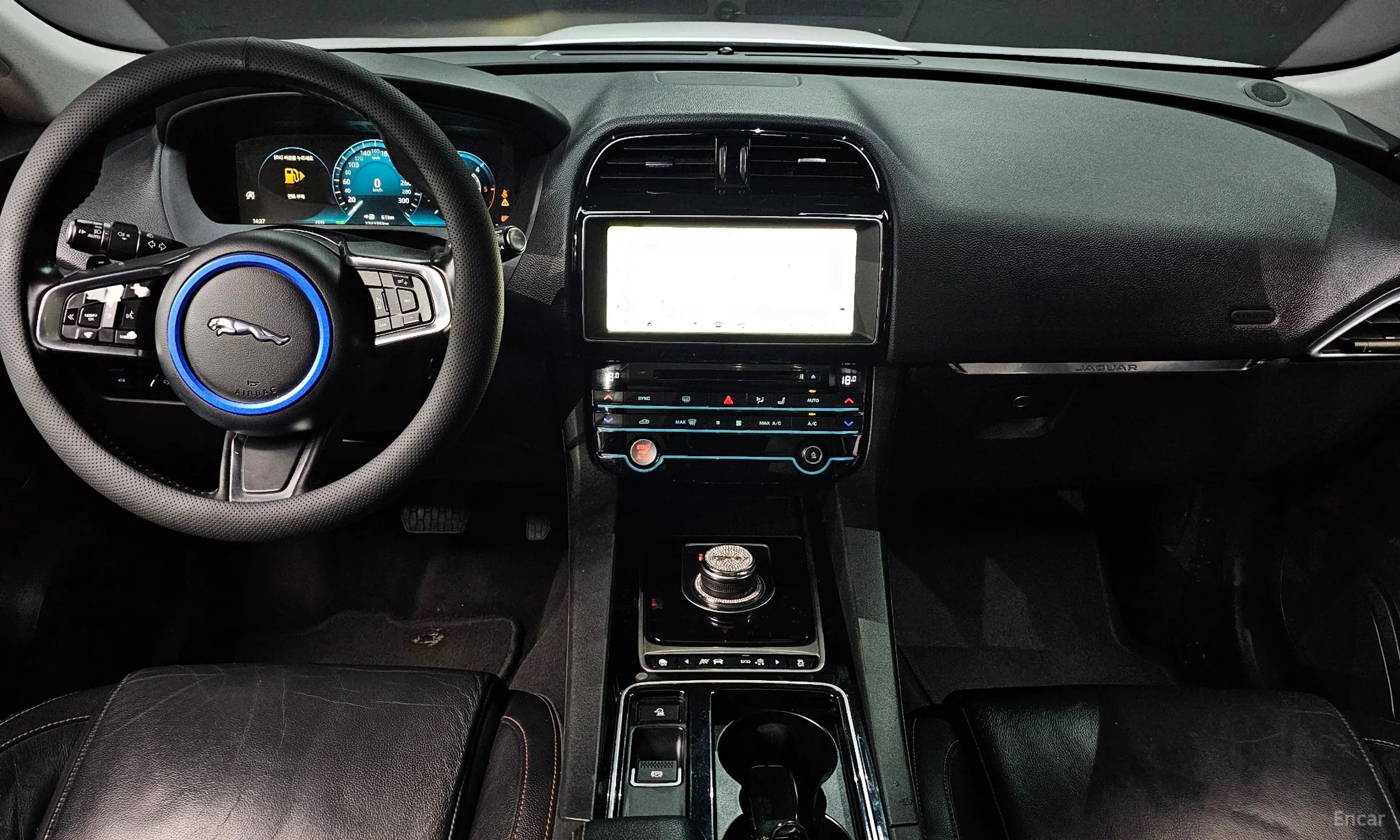 Jaguar F-PACE превью 7