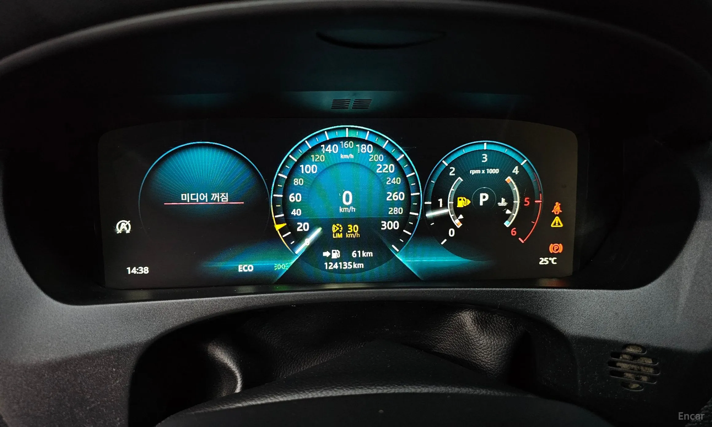 Jaguar F-PACE превью 8