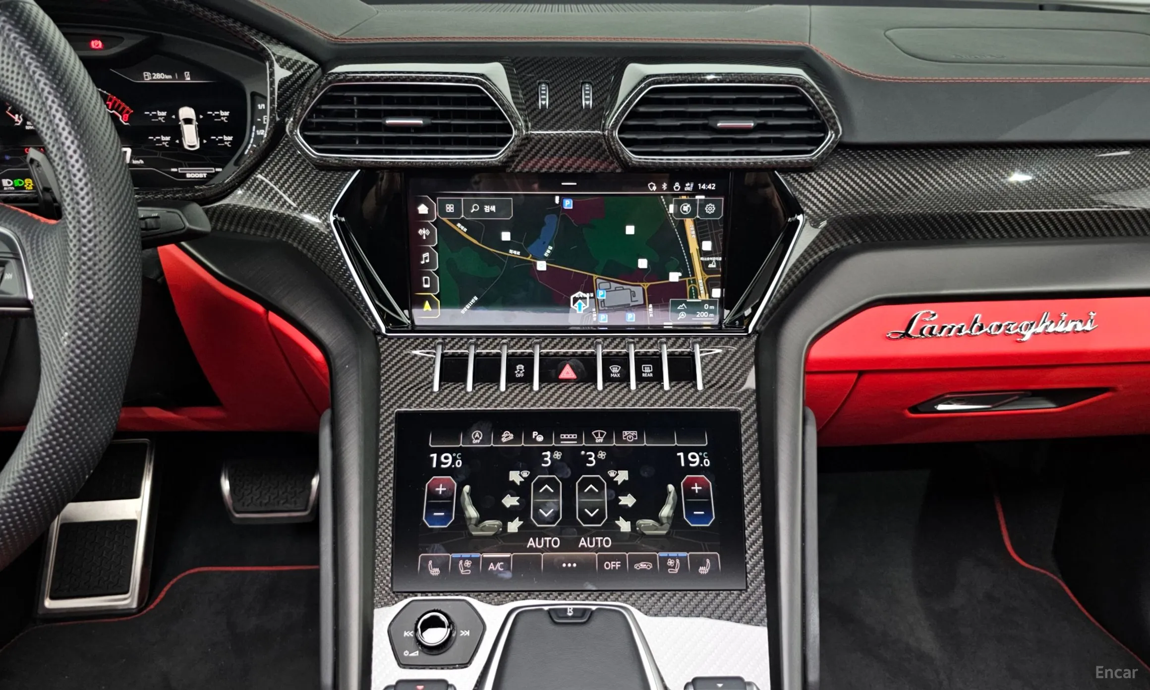 Lamborghini Urus превью 12