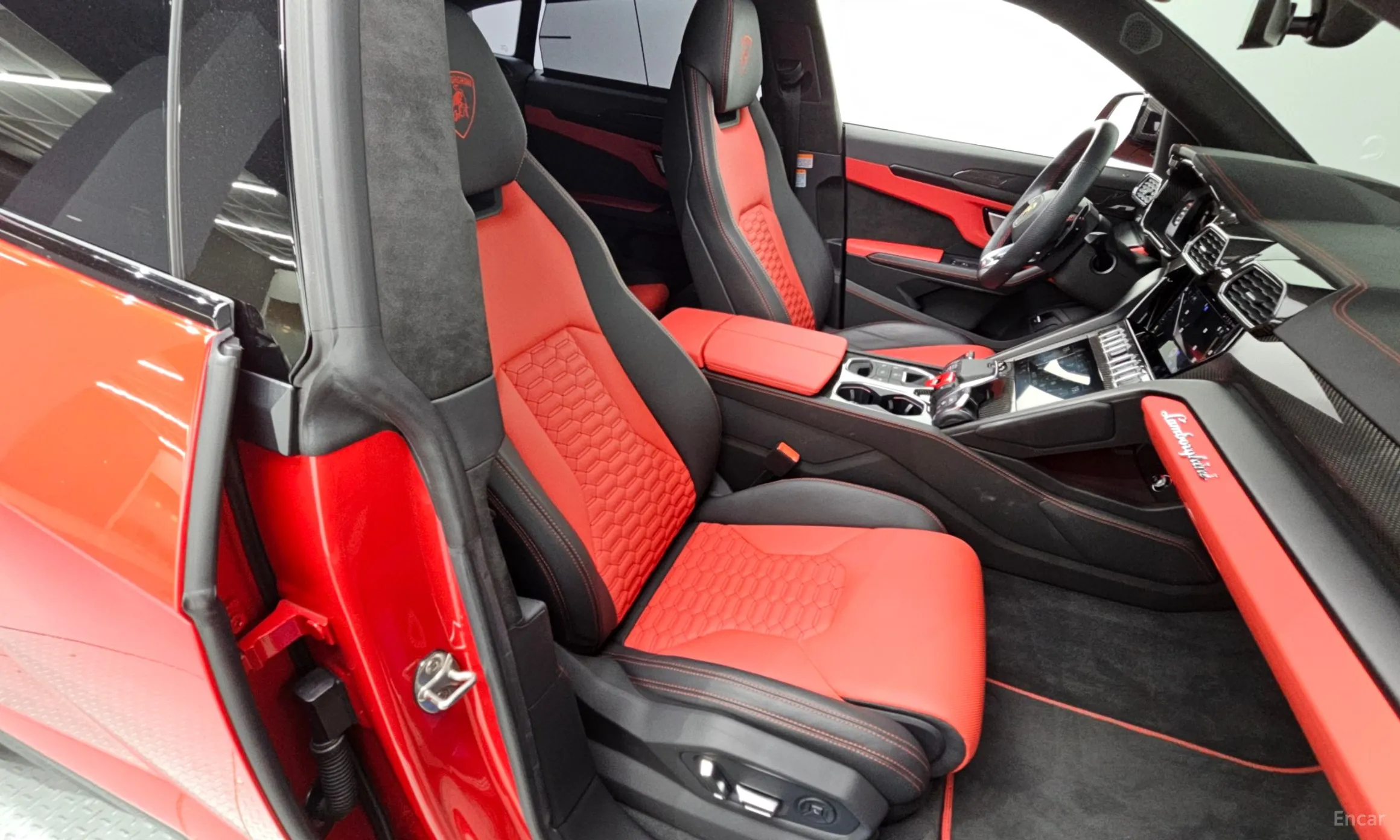 Lamborghini Urus превью 17