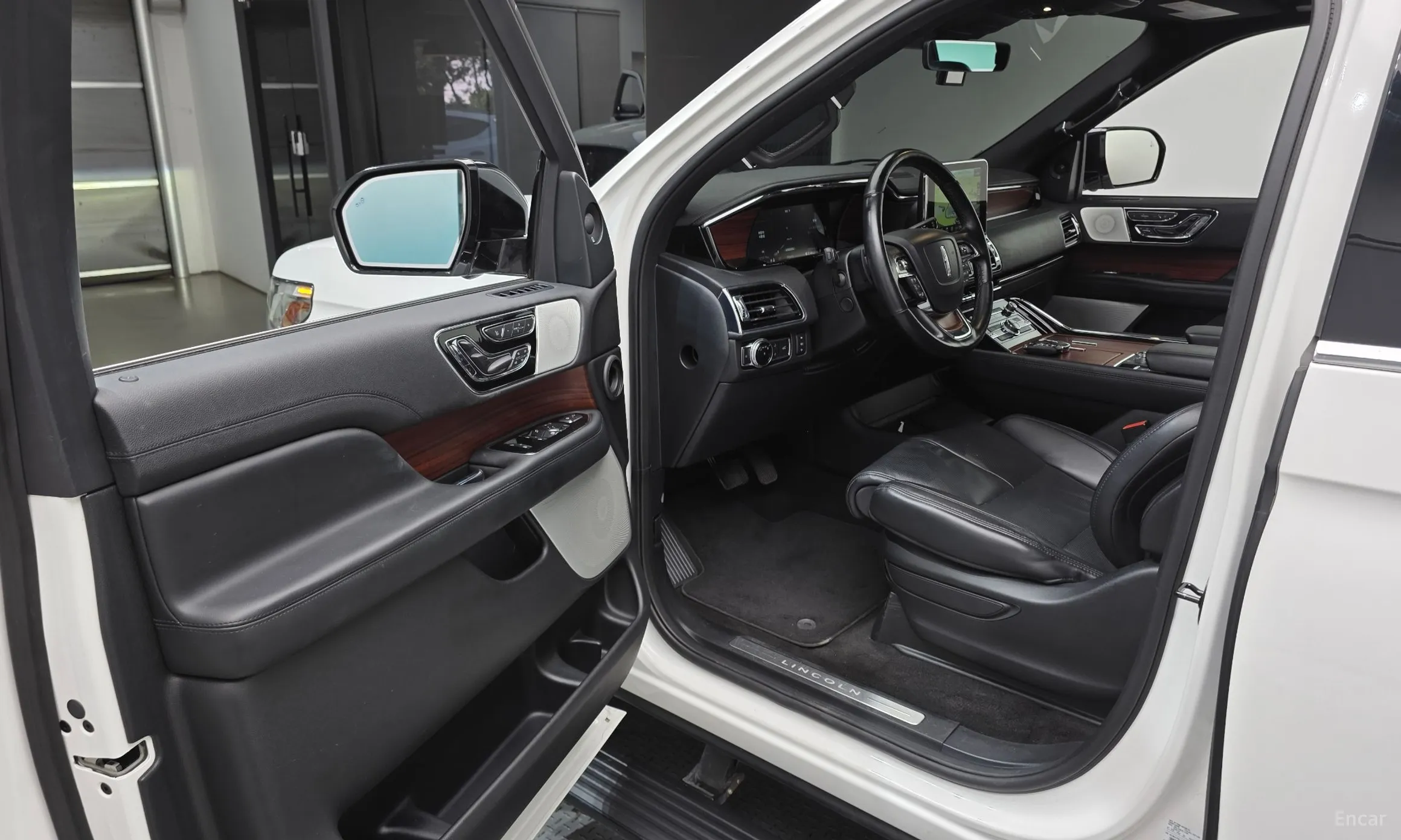 Lincoln Navigator 4th generation превью 10