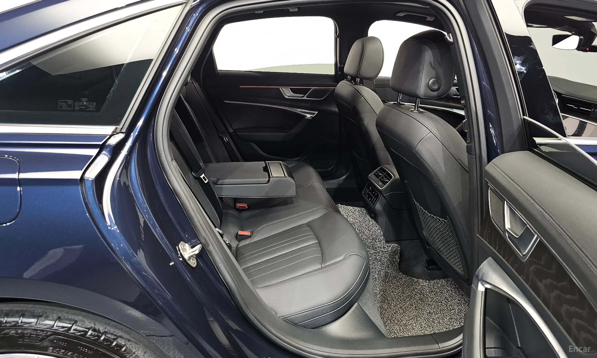 Audi A6 (C8) превью 11