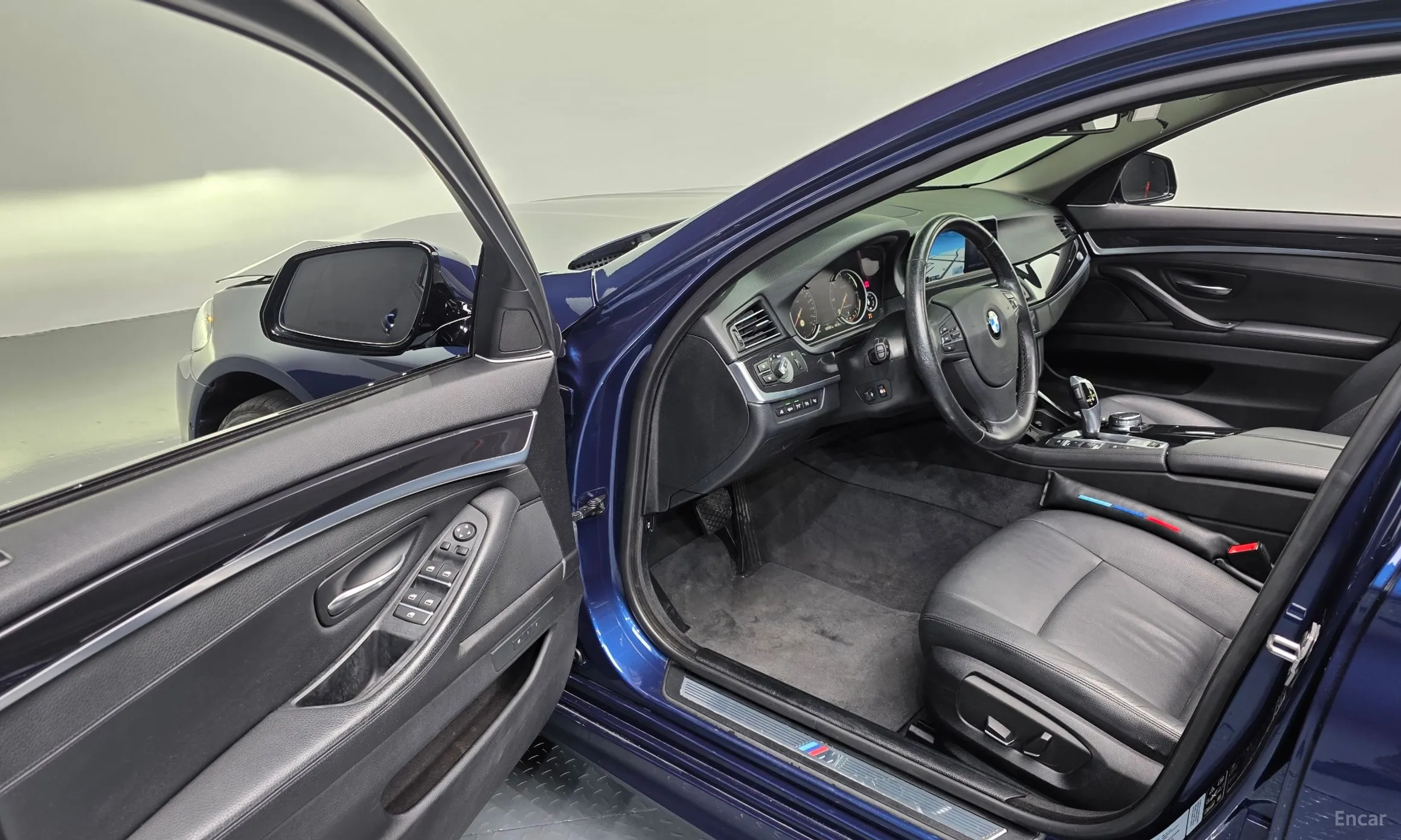 BMW 5 Series (F10) превью 10