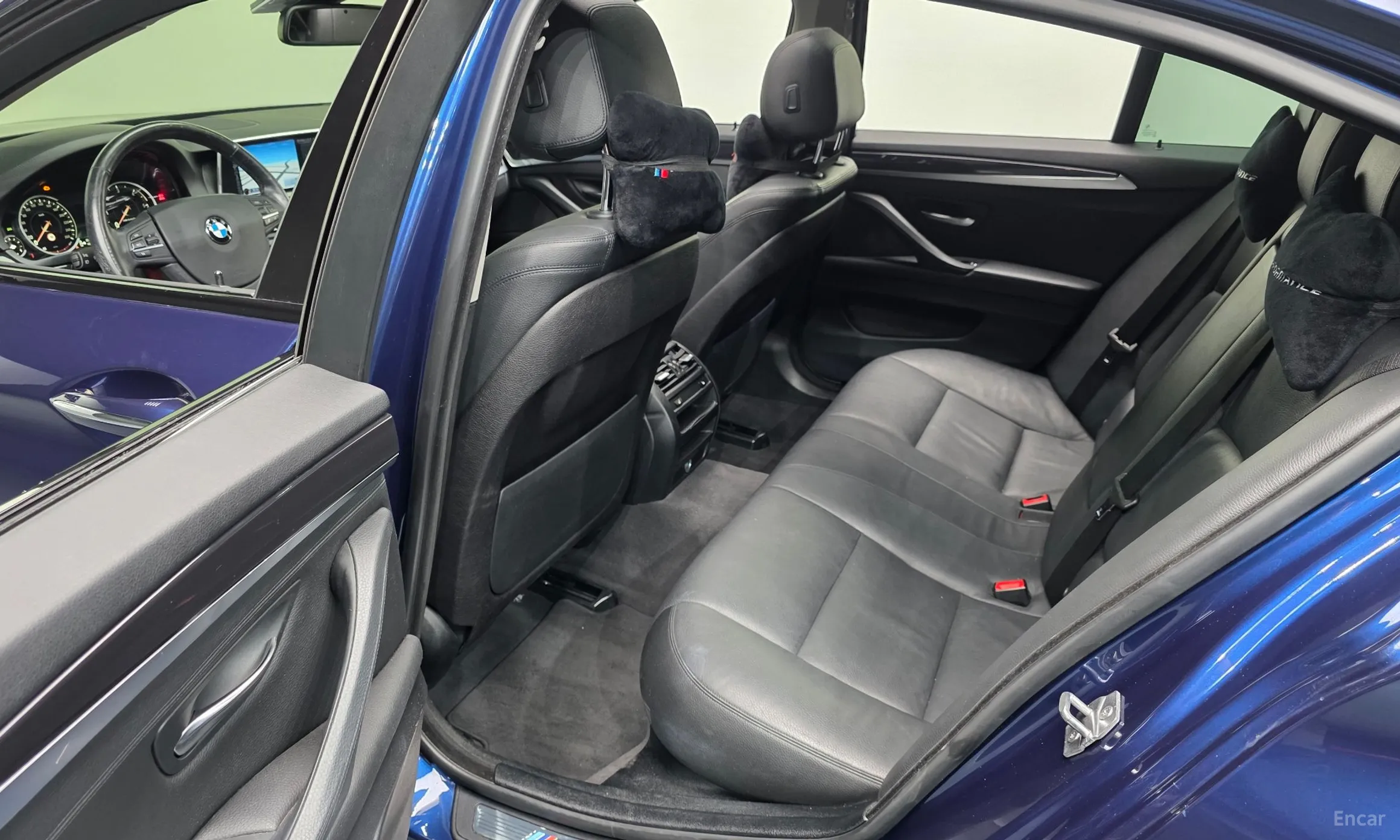BMW 5 Series (F10) превью 12