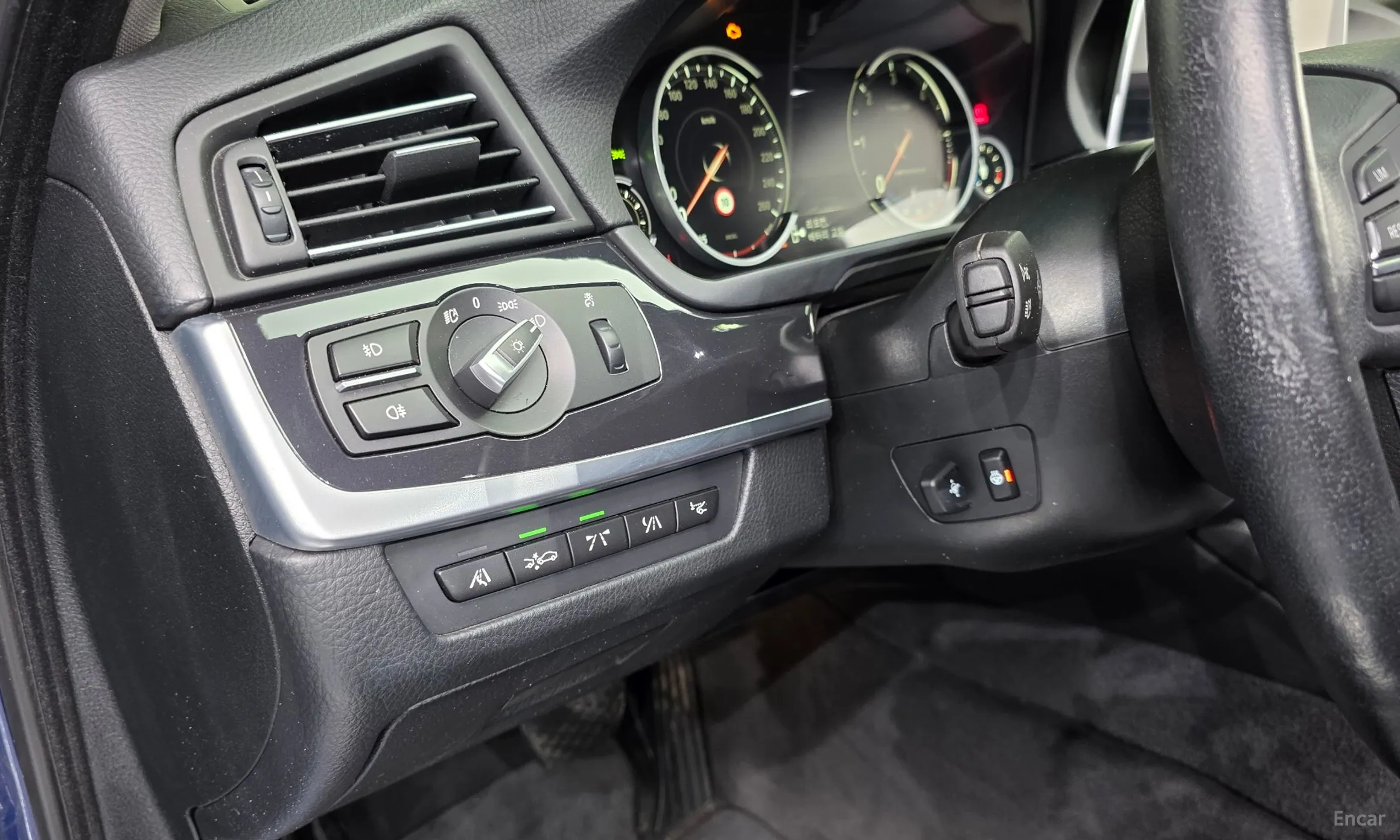BMW 5 Series (F10) превью 16