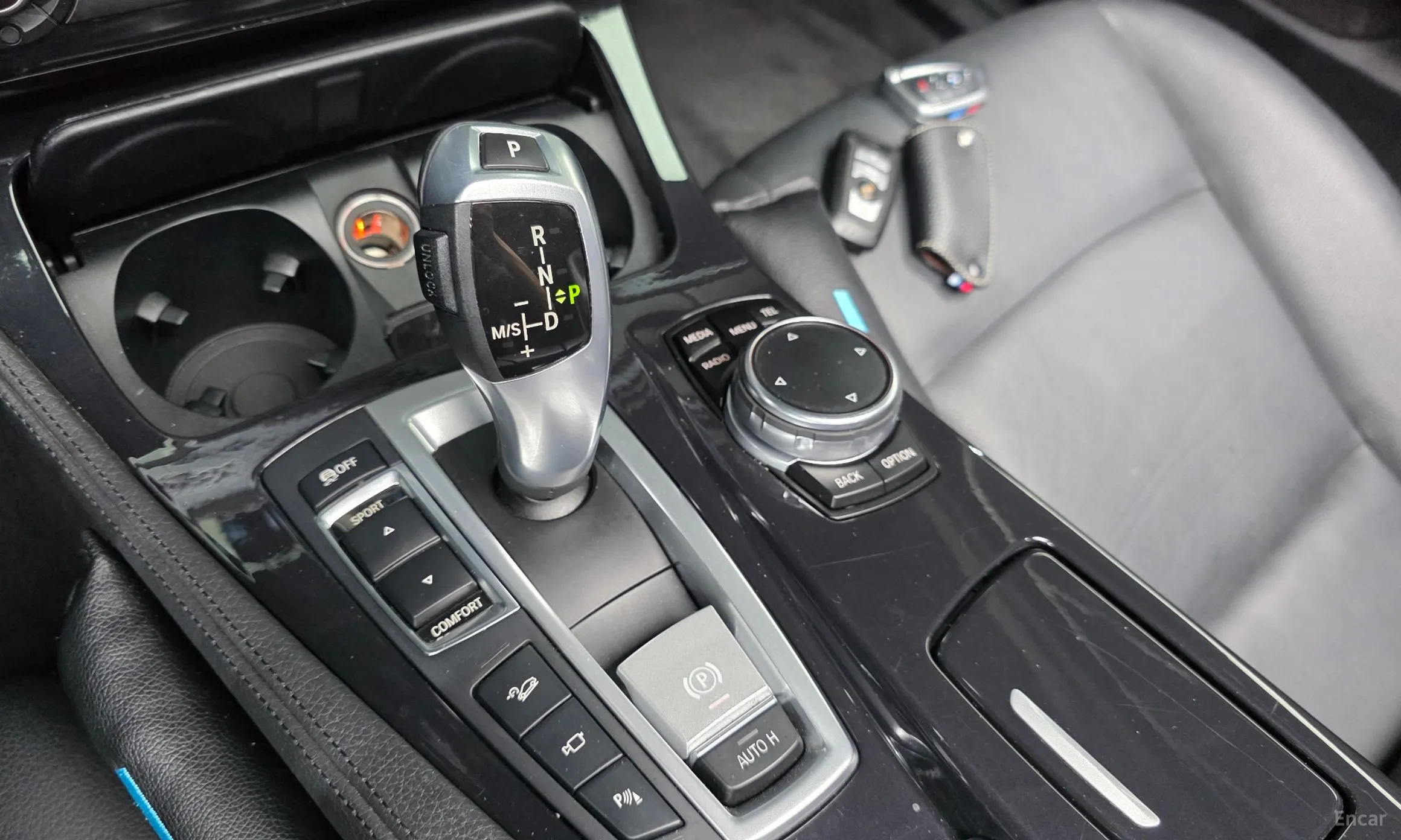 BMW 5 Series (F10) превью 9