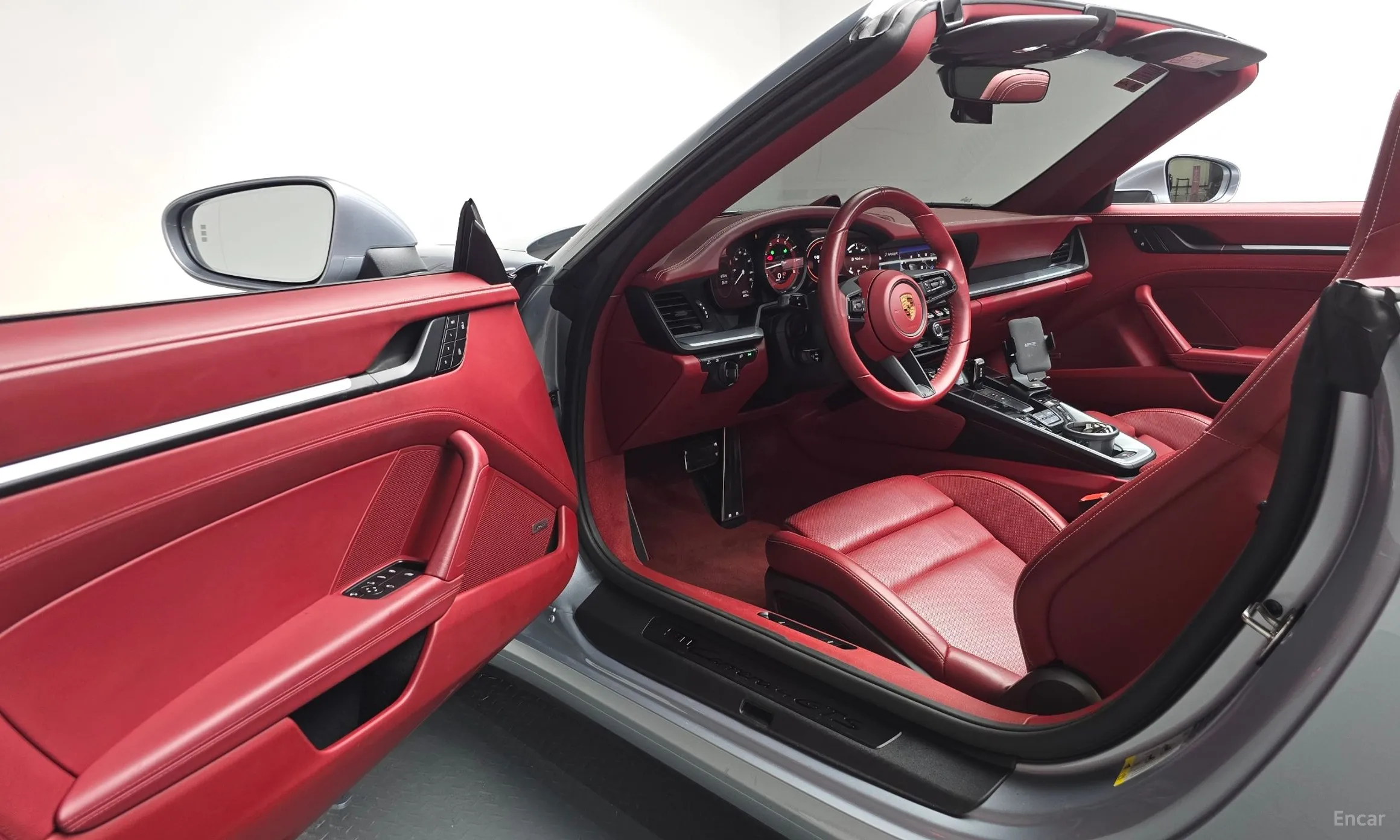 Porsche 911 (992) превью 10