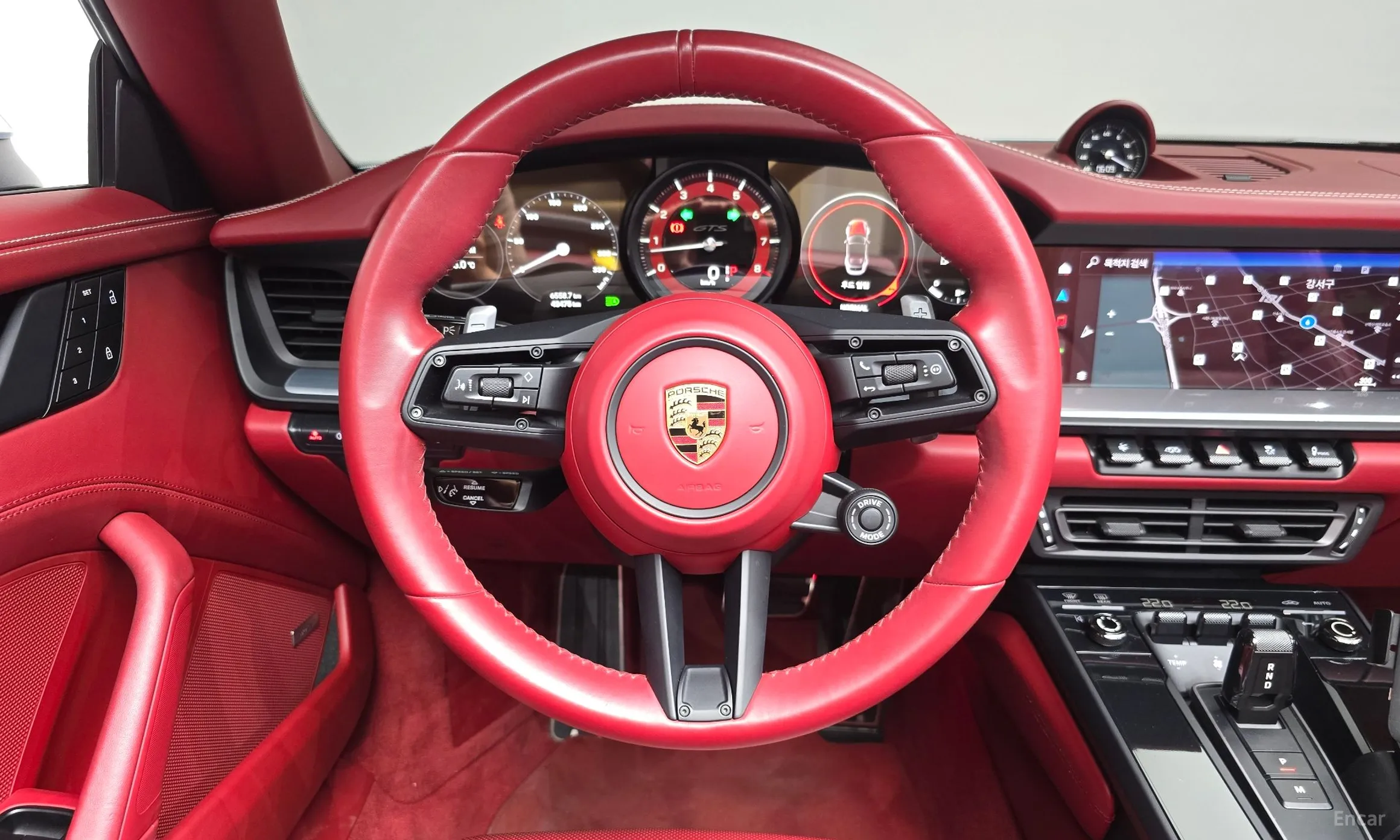 Porsche 911 (992) превью 13
