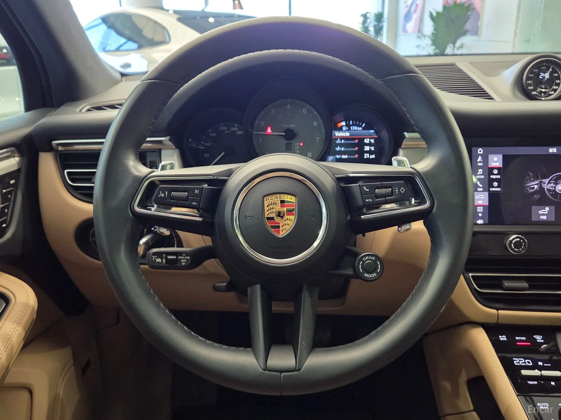 Porsche Macan превью 11