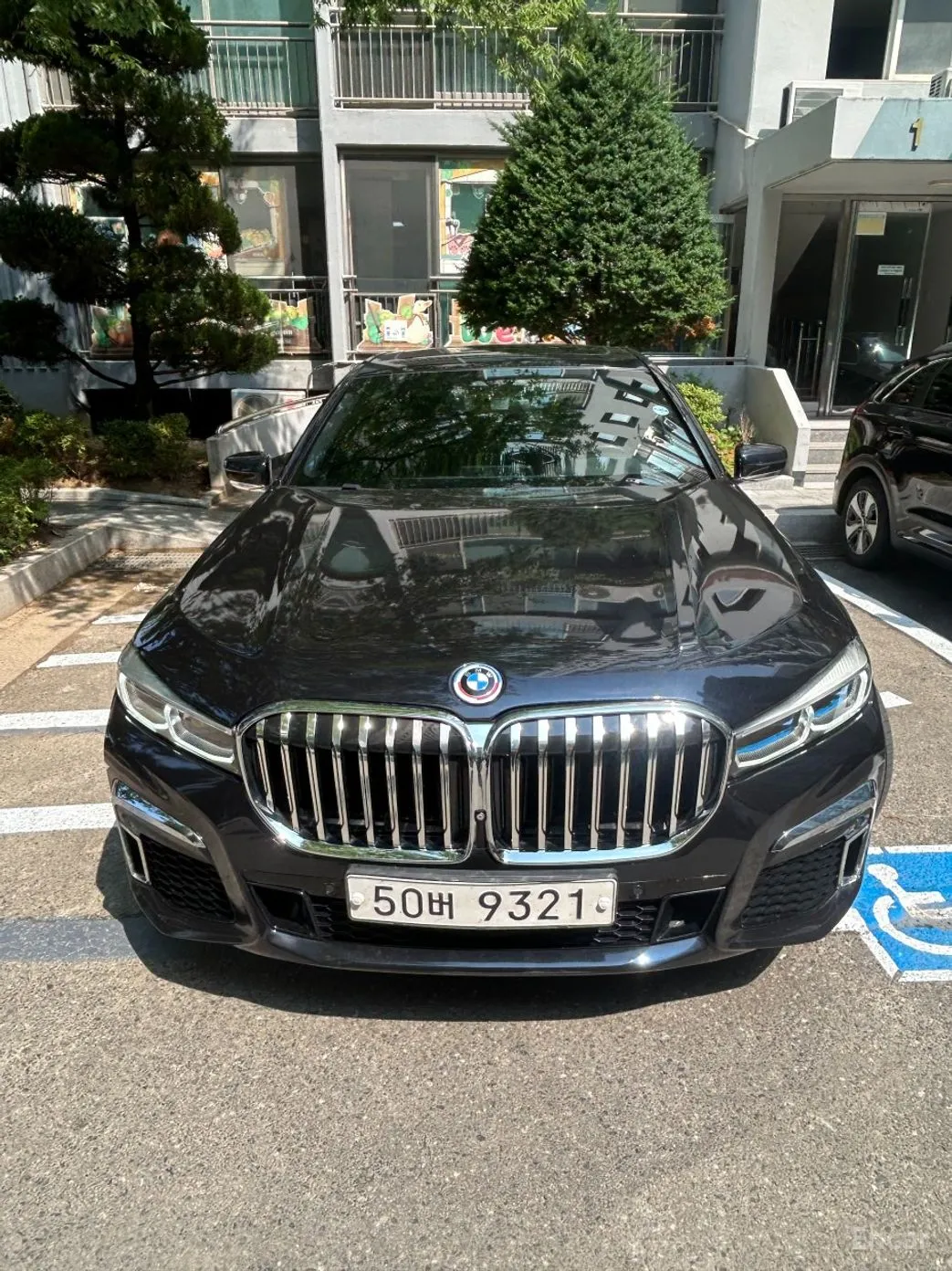 BMW 7 Series (G11)