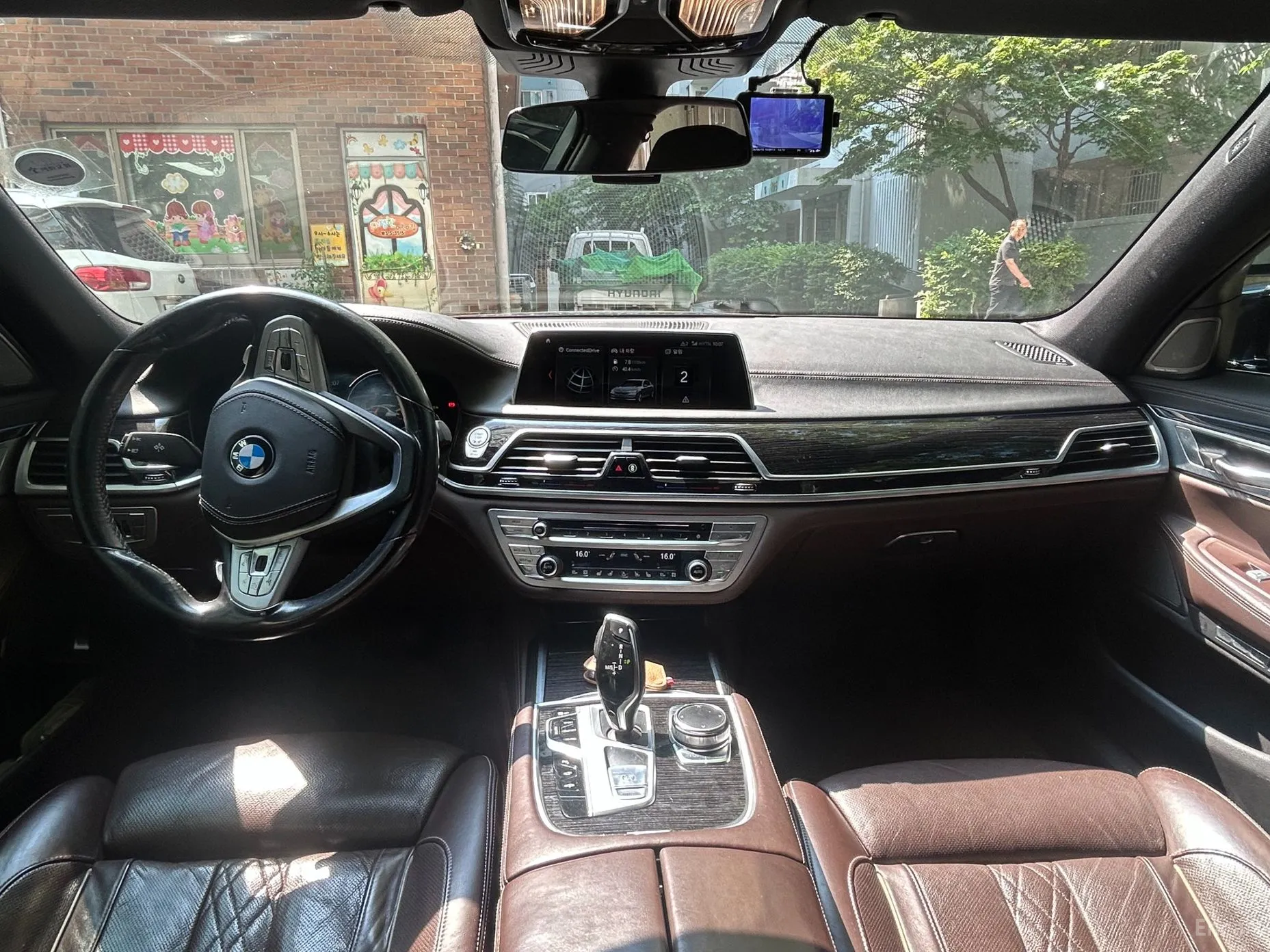 BMW 7 Series (G11) превью 10