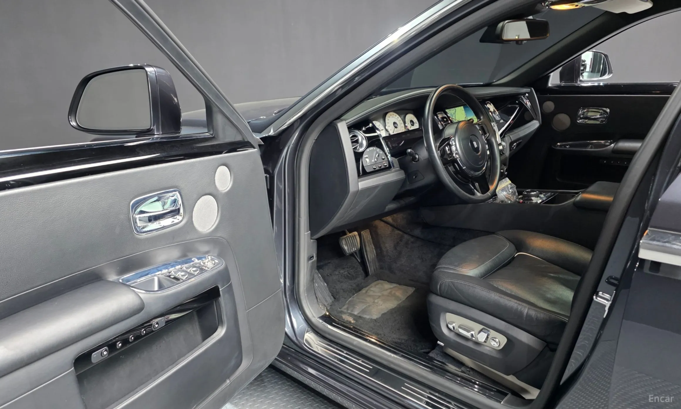 Rolls-Royce Ghost превью 10