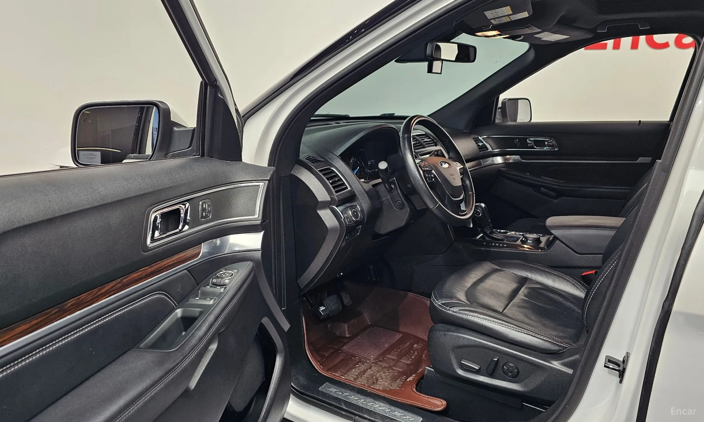 Ford Explorer превью 10