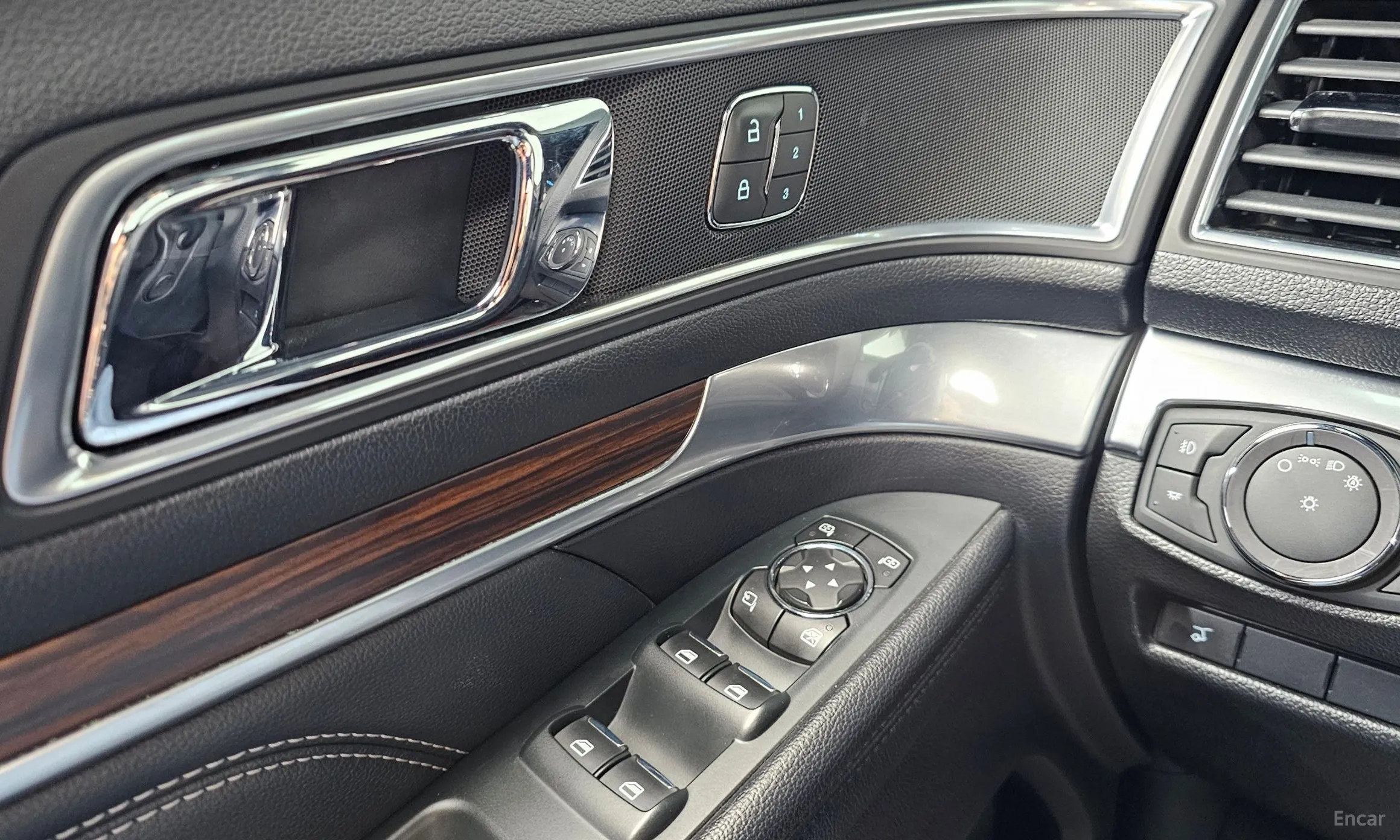 Ford Explorer превью 18