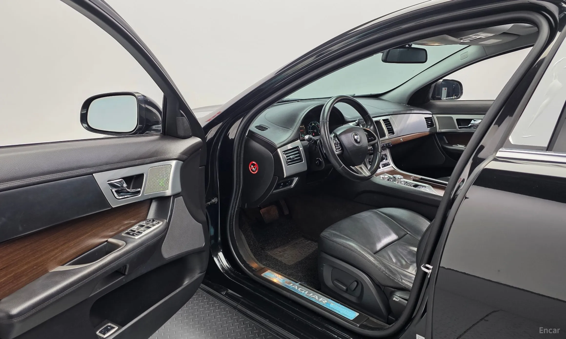 Jaguar New XF превью 10
