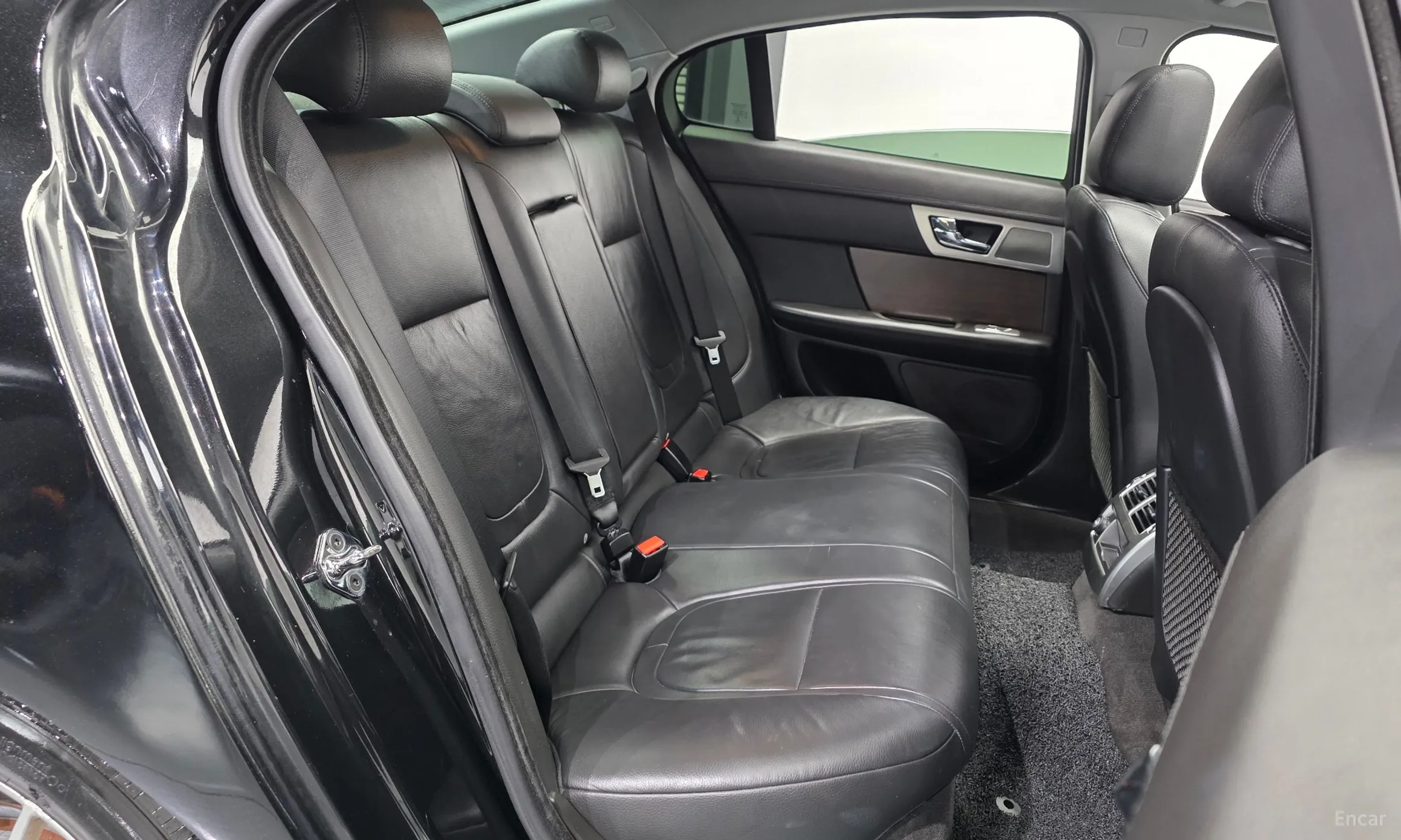 Jaguar New XF превью 12