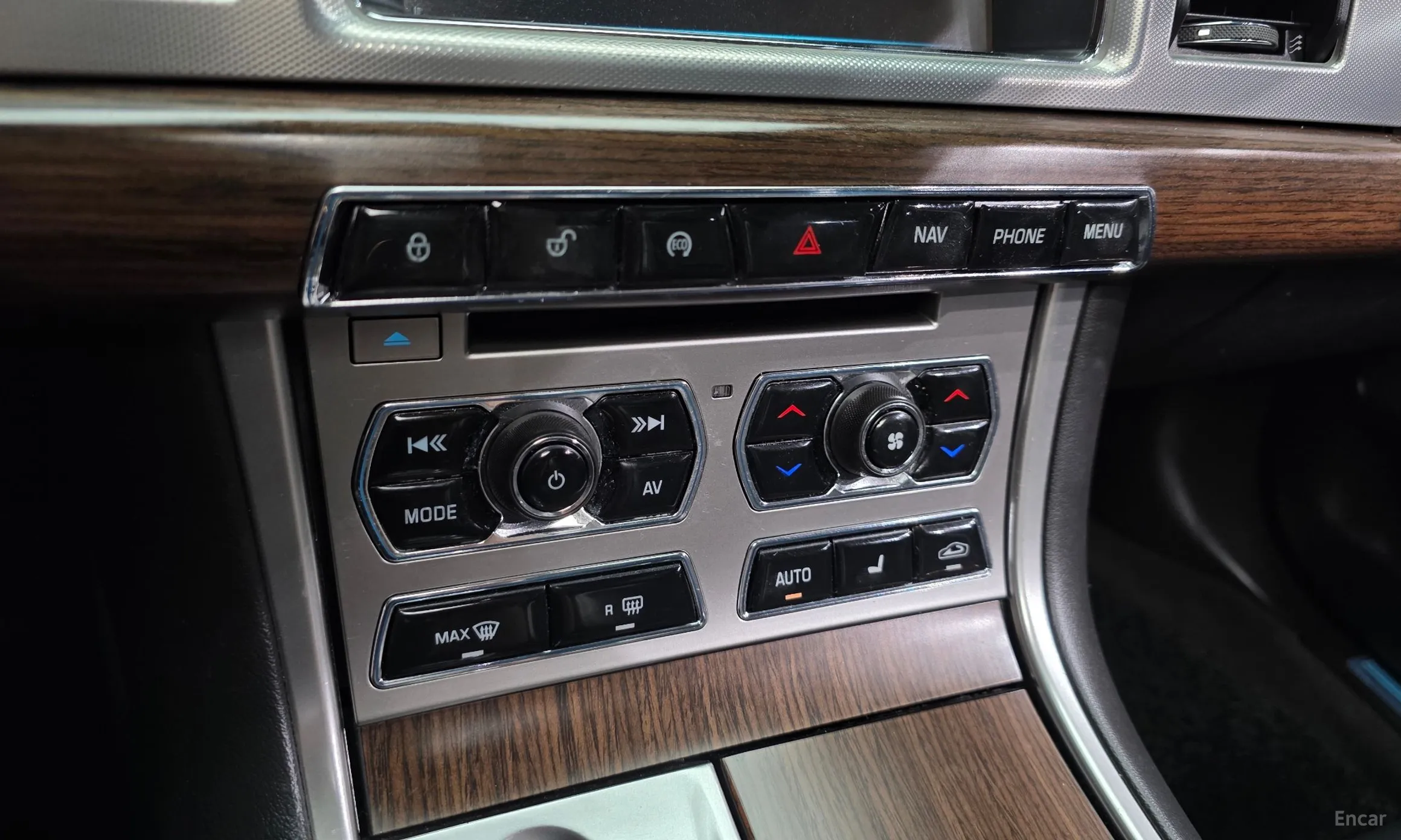 Jaguar New XF превью 17