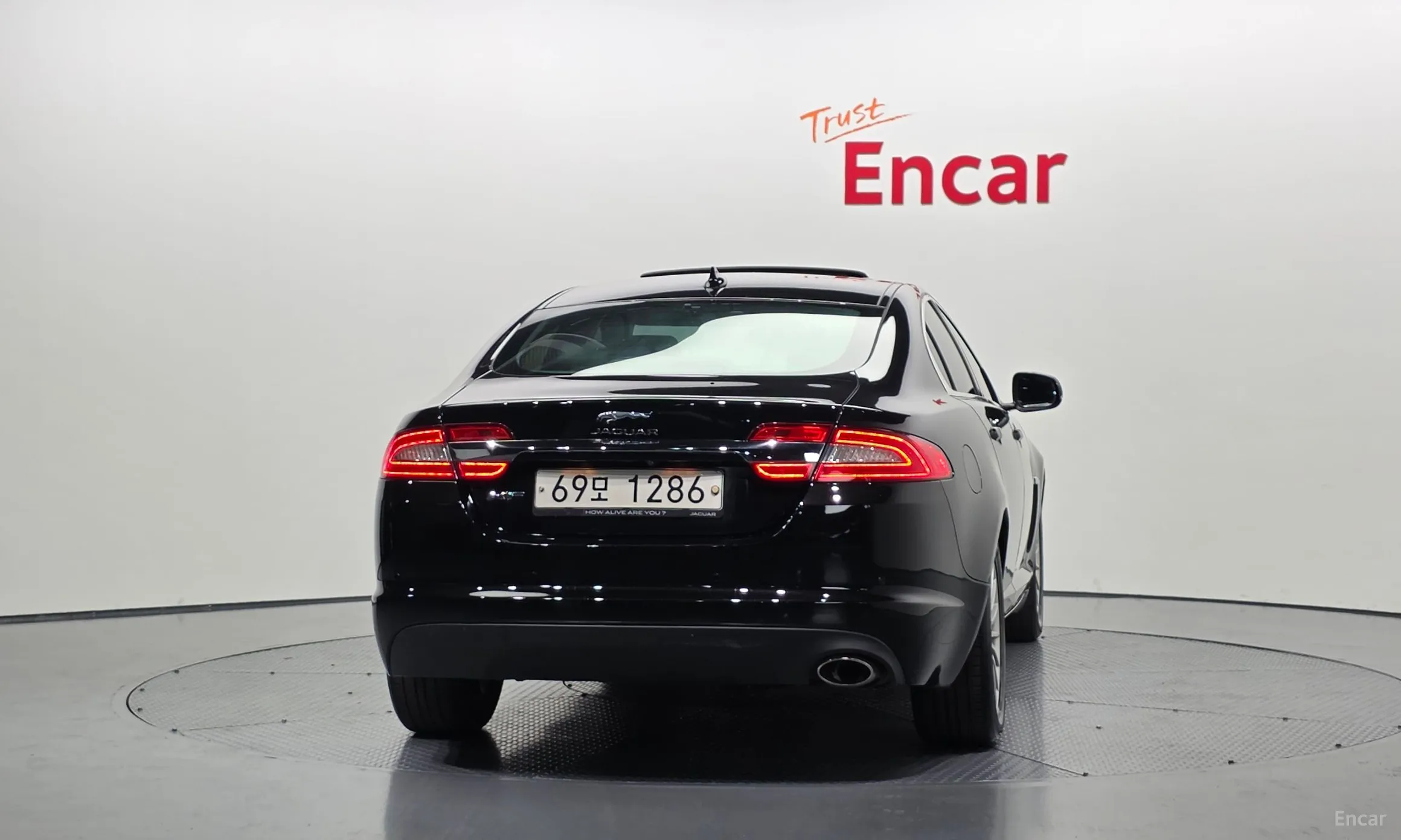 Jaguar New XF превью 4