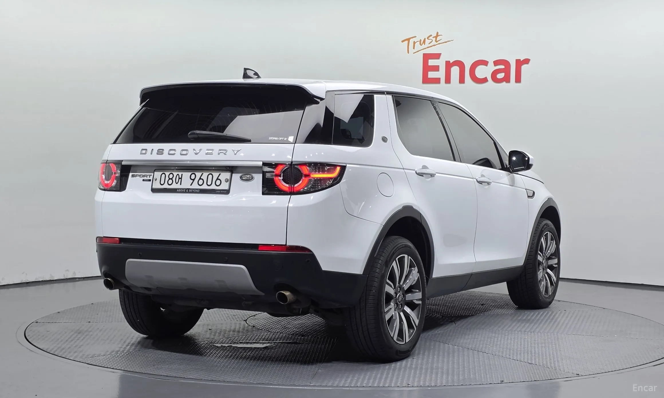 Land Rover Discovery Sports превью 2