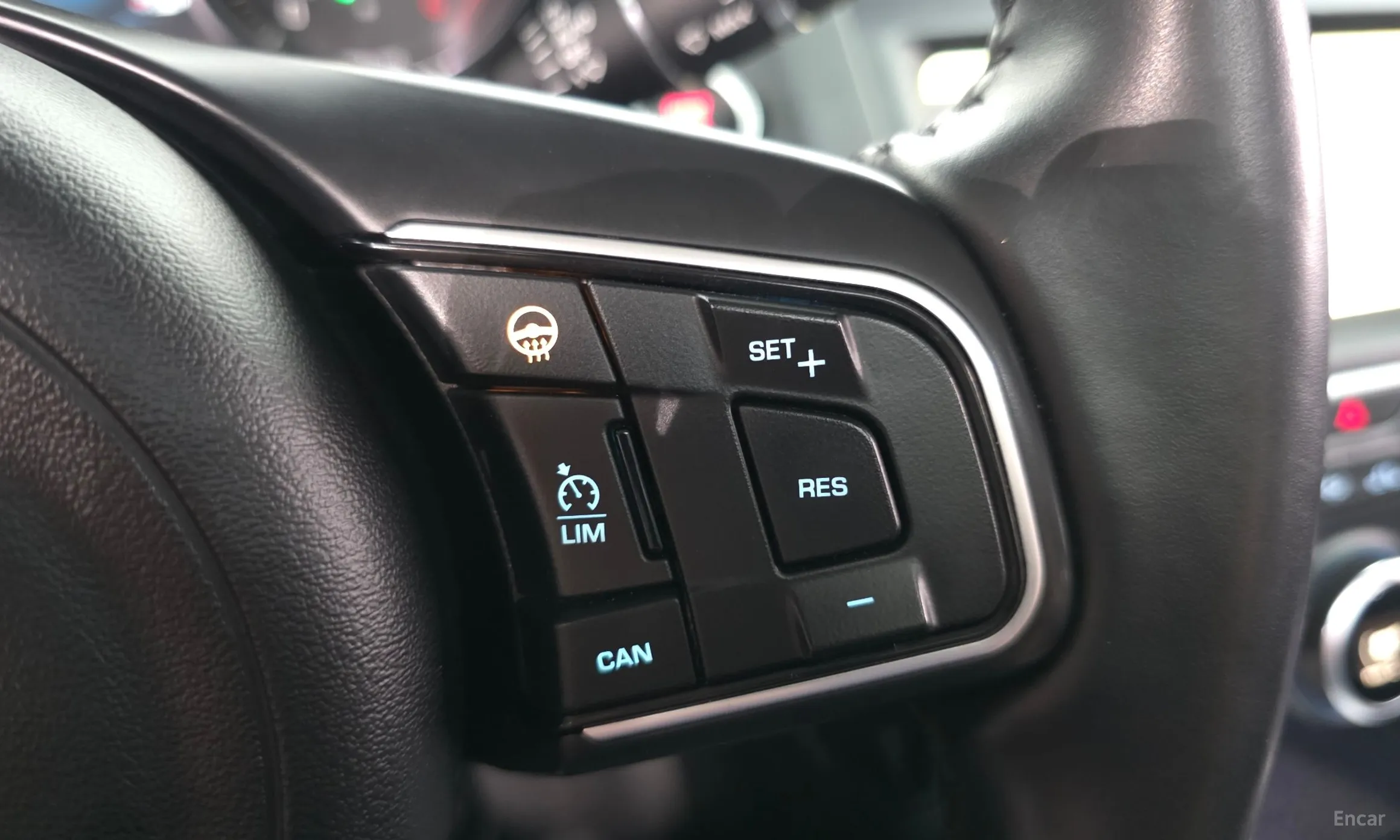 Jaguar E-PACE превью 17