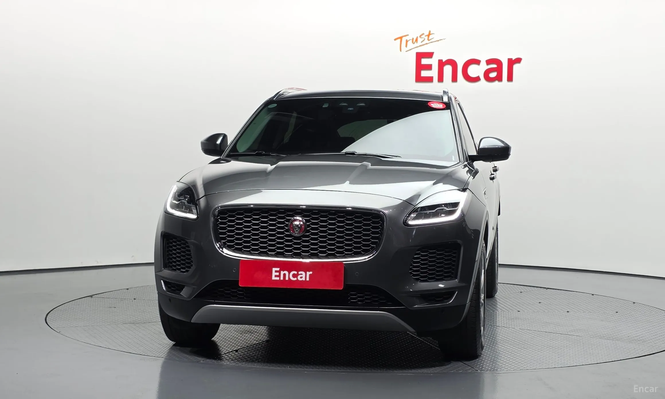 Jaguar E-PACE превью 3