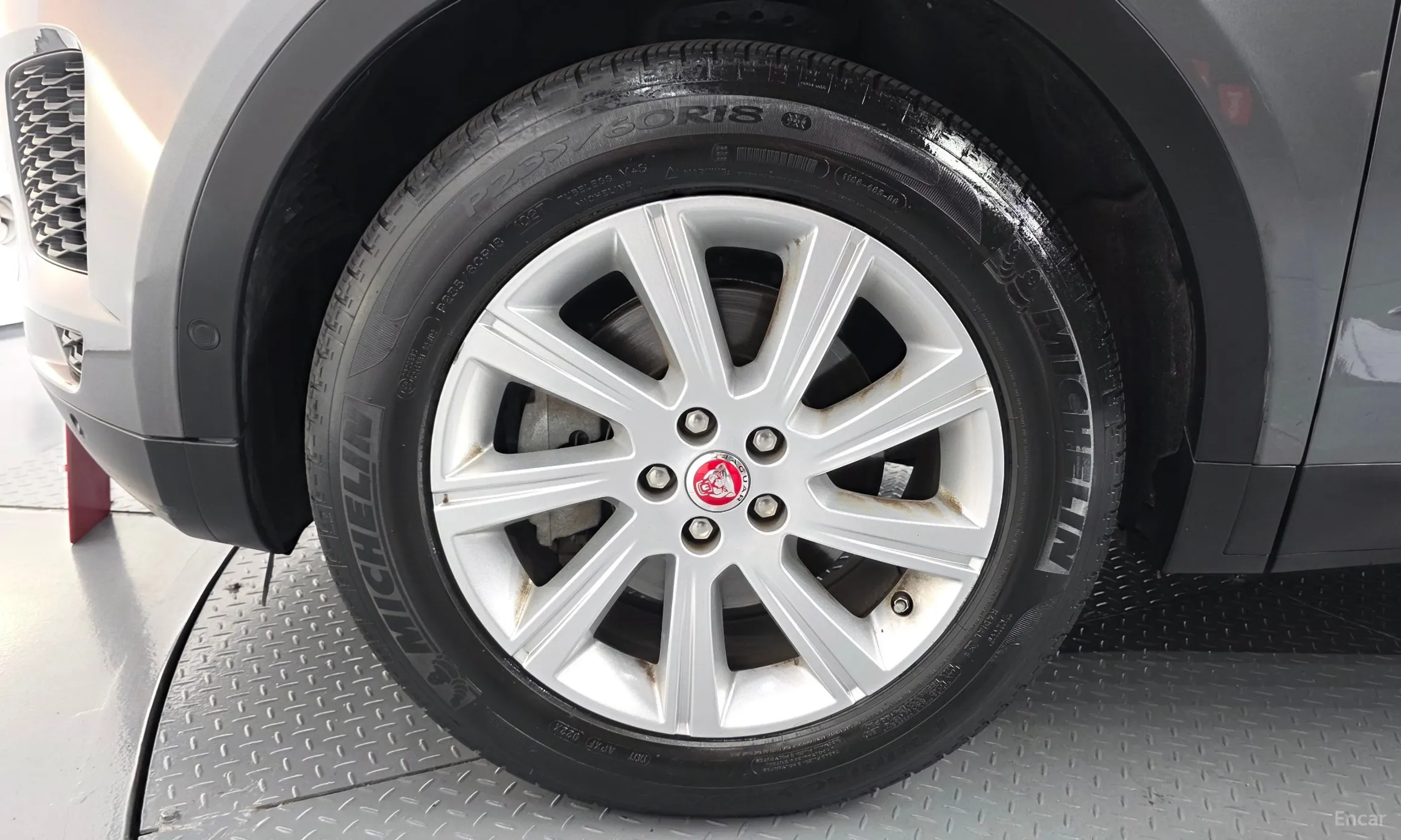 Jaguar E-PACE превью 5