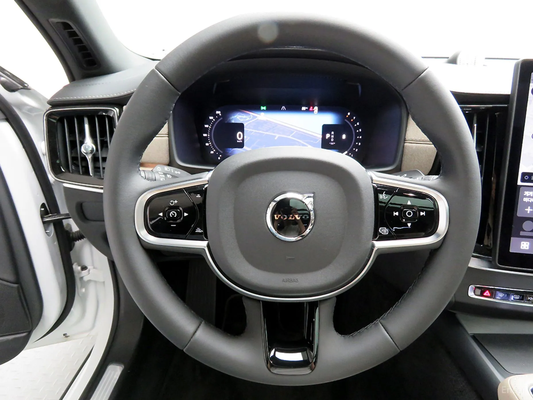 Volvo S90 превью 19