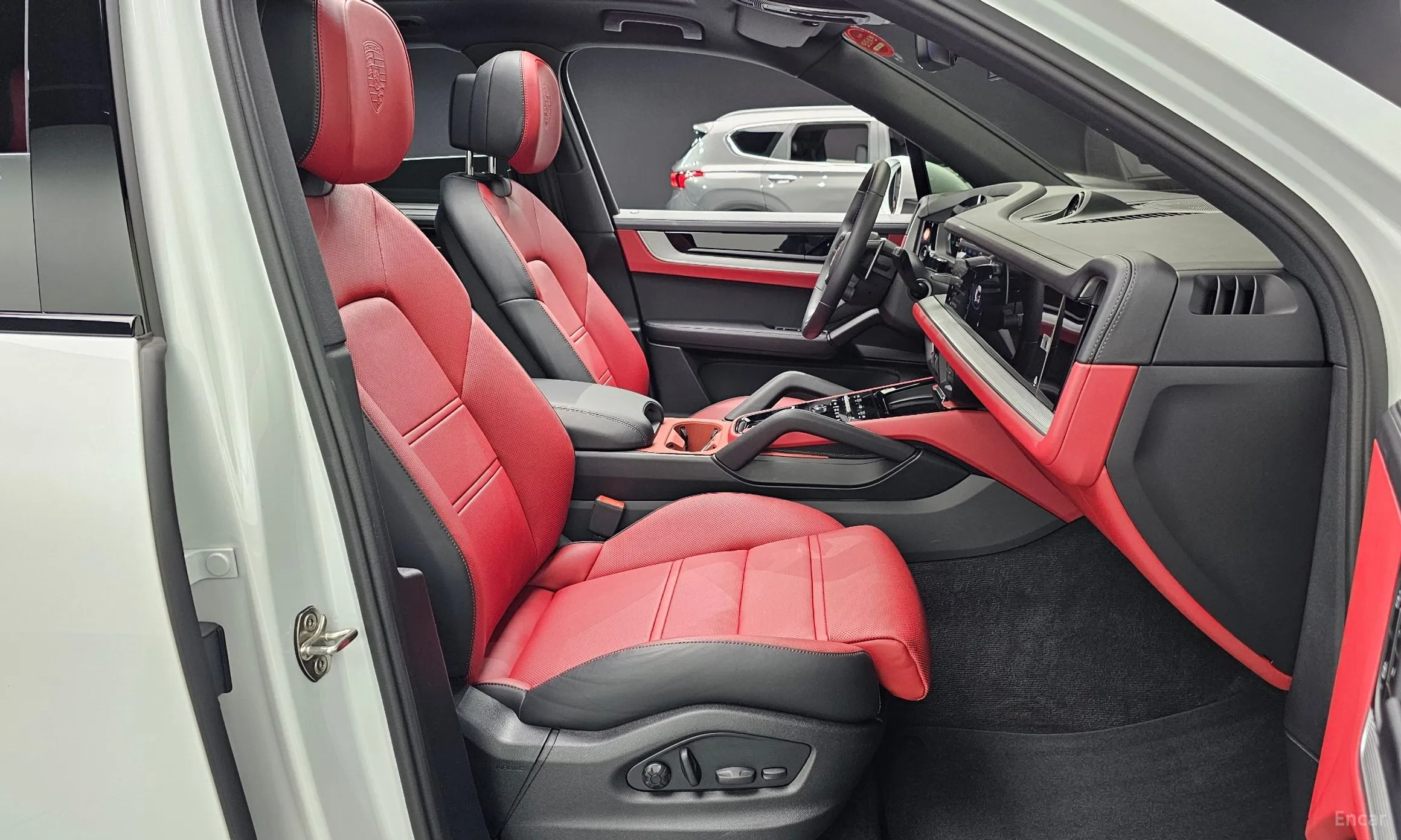 Porsche Cayenne (PO536) превью 12