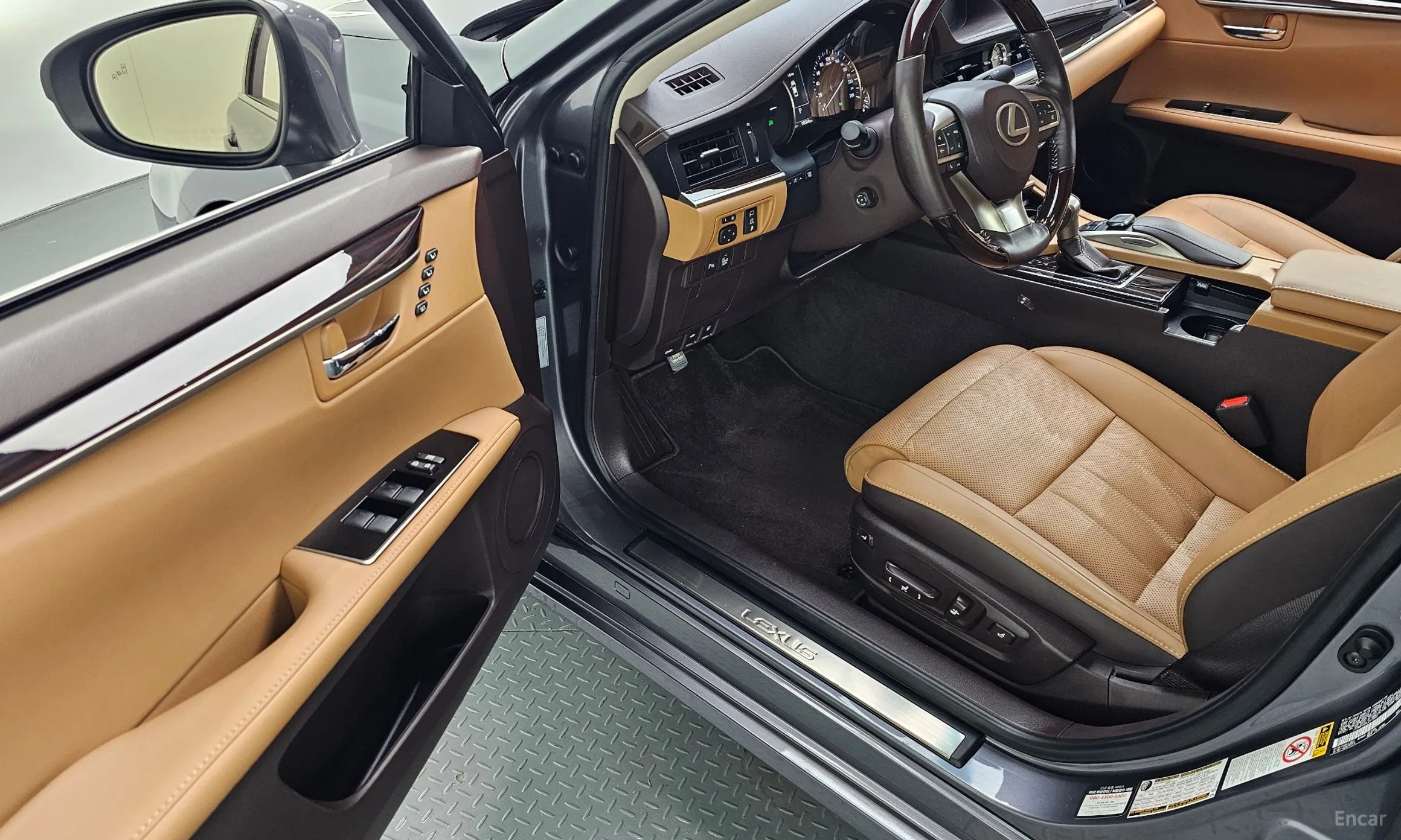 Lexus New ES300h превью 10