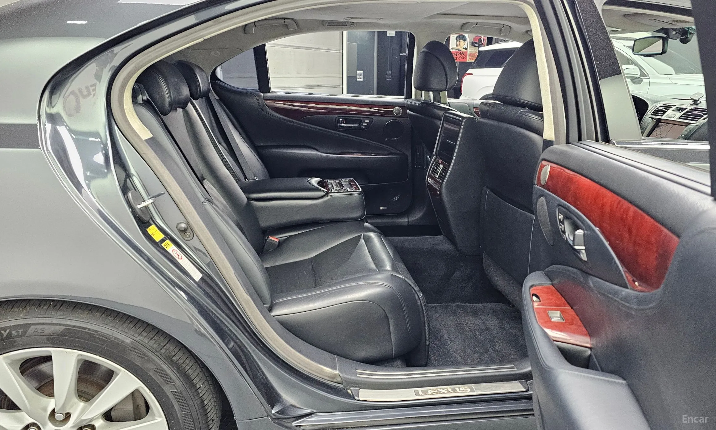 Lexus LS460L превью 11