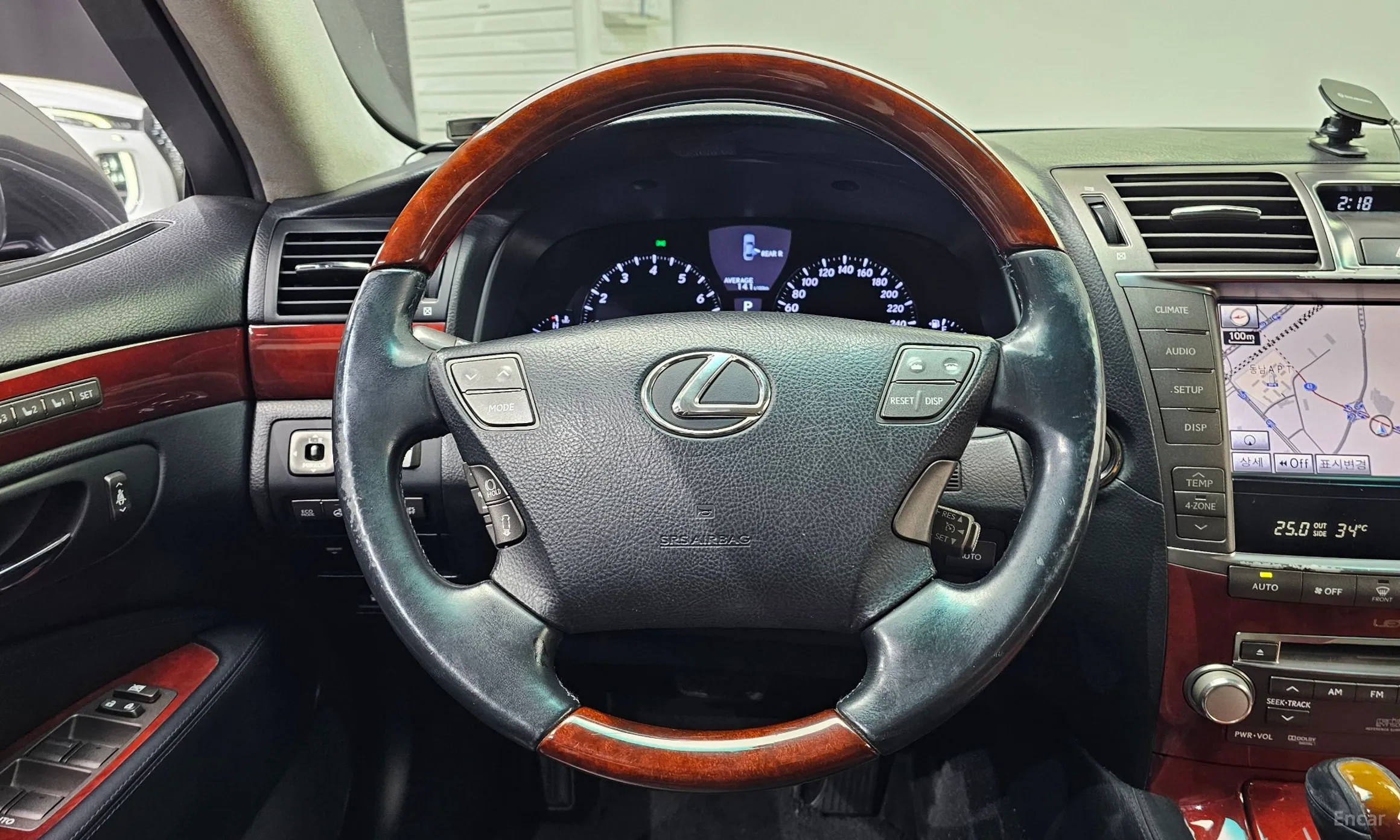 Lexus LS460L превью 13