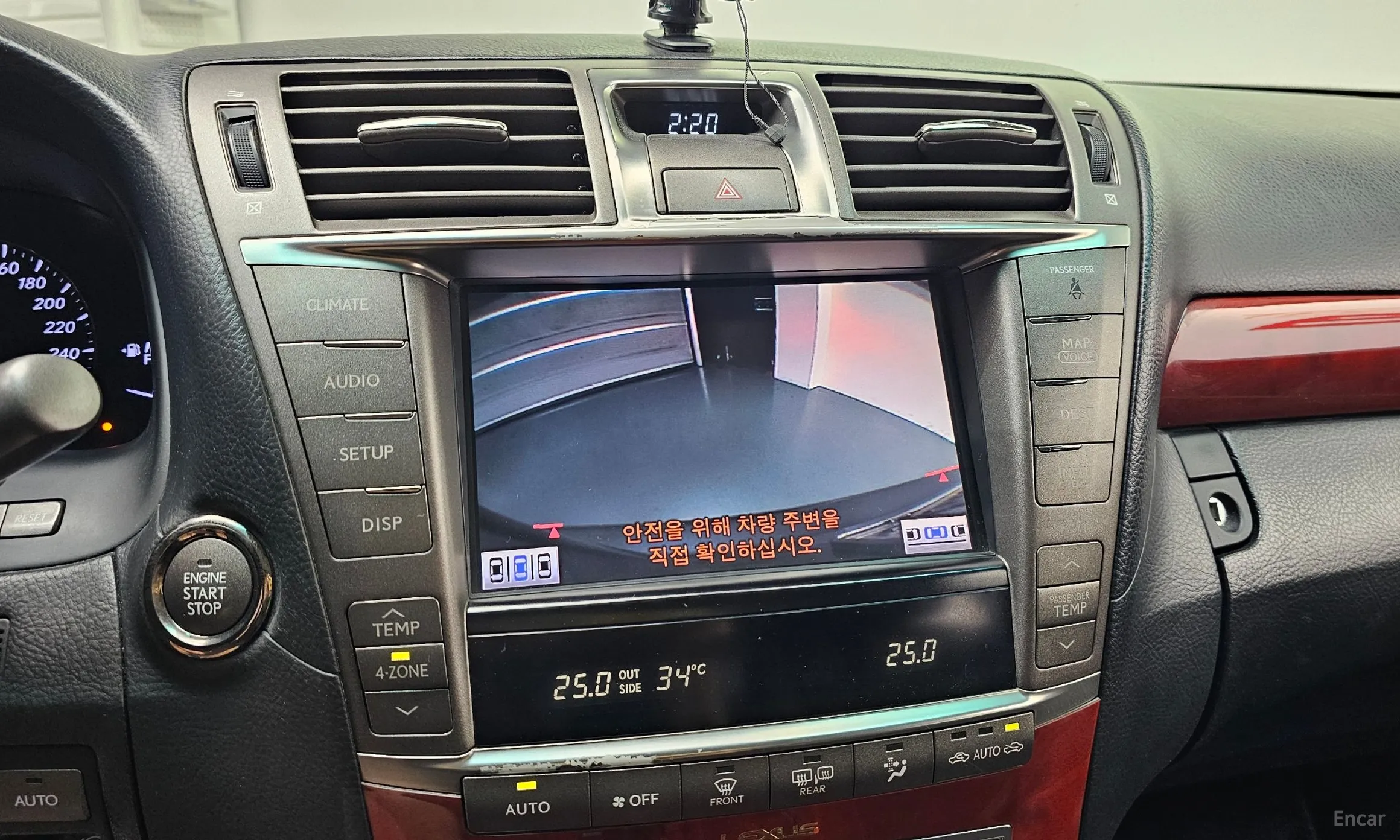 Lexus LS460L превью 15