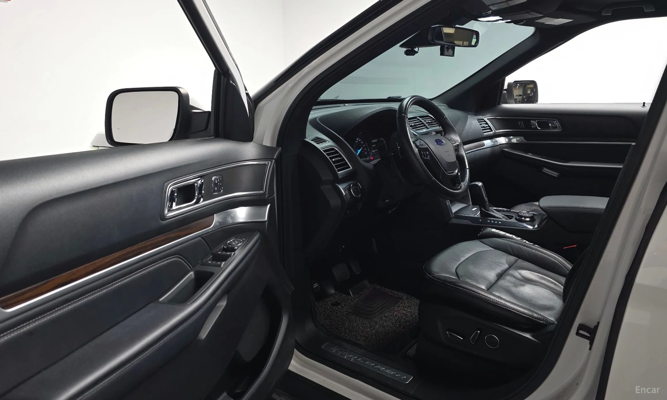 Ford Explorer превью 10