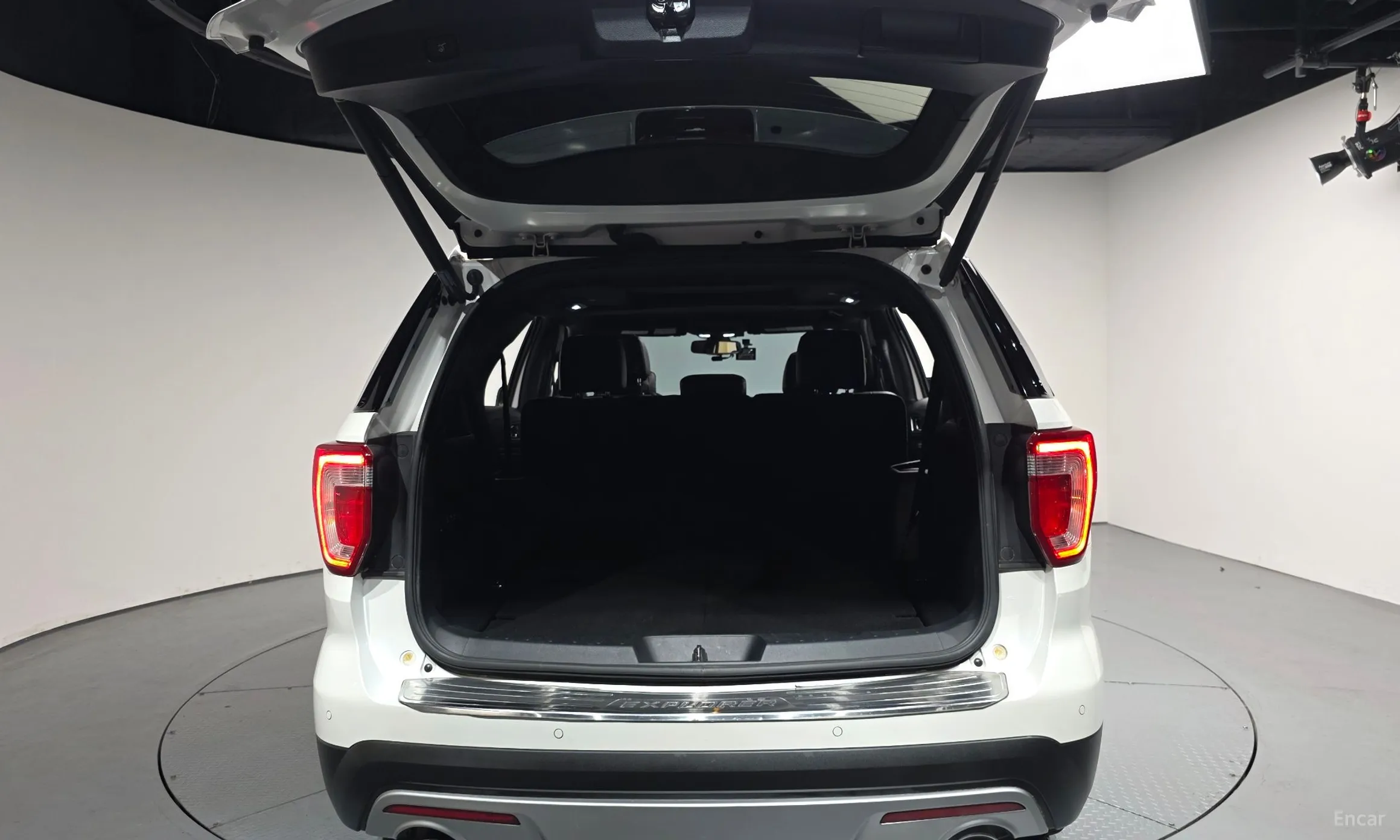 Ford Explorer превью 20