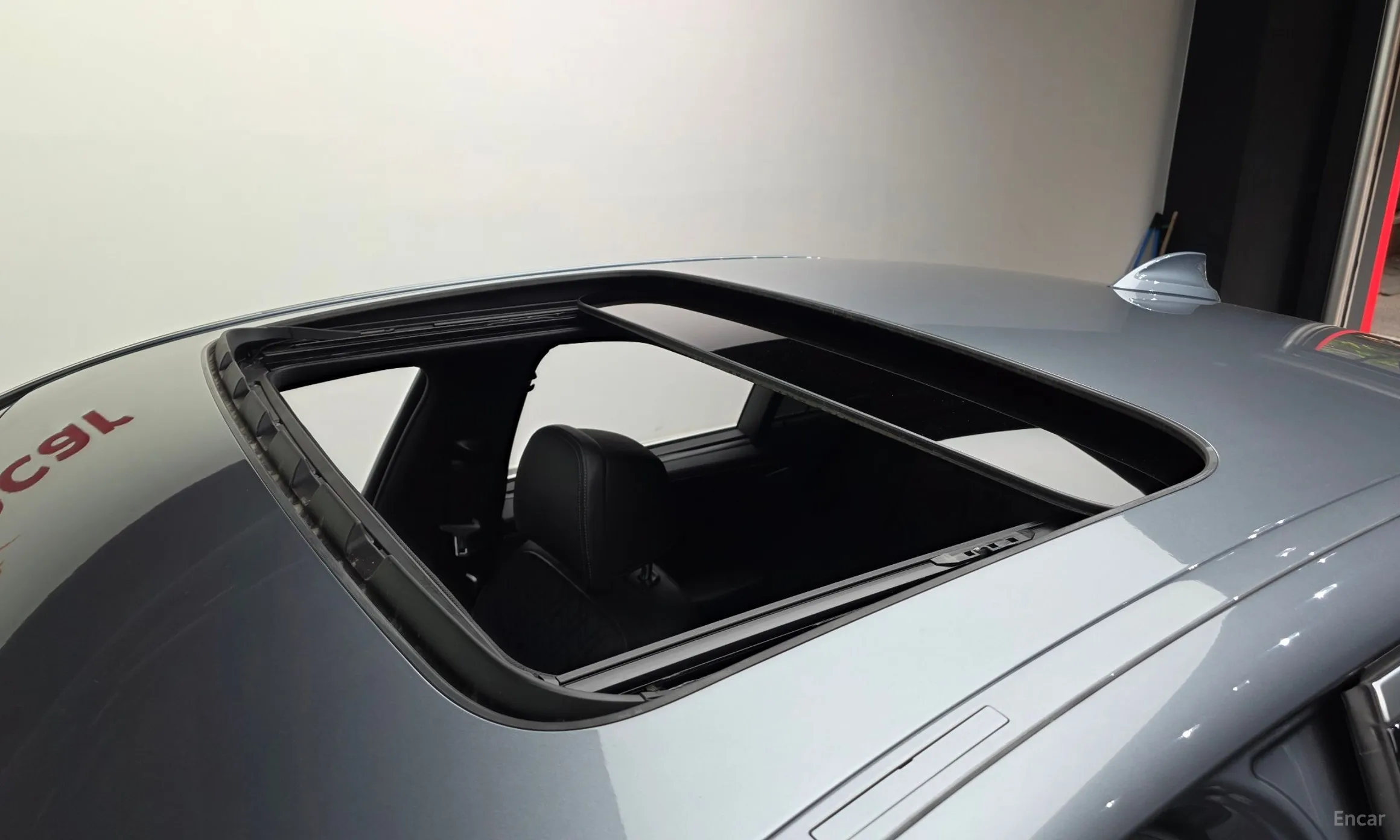 BMW 5 Series (G30) превью 19
