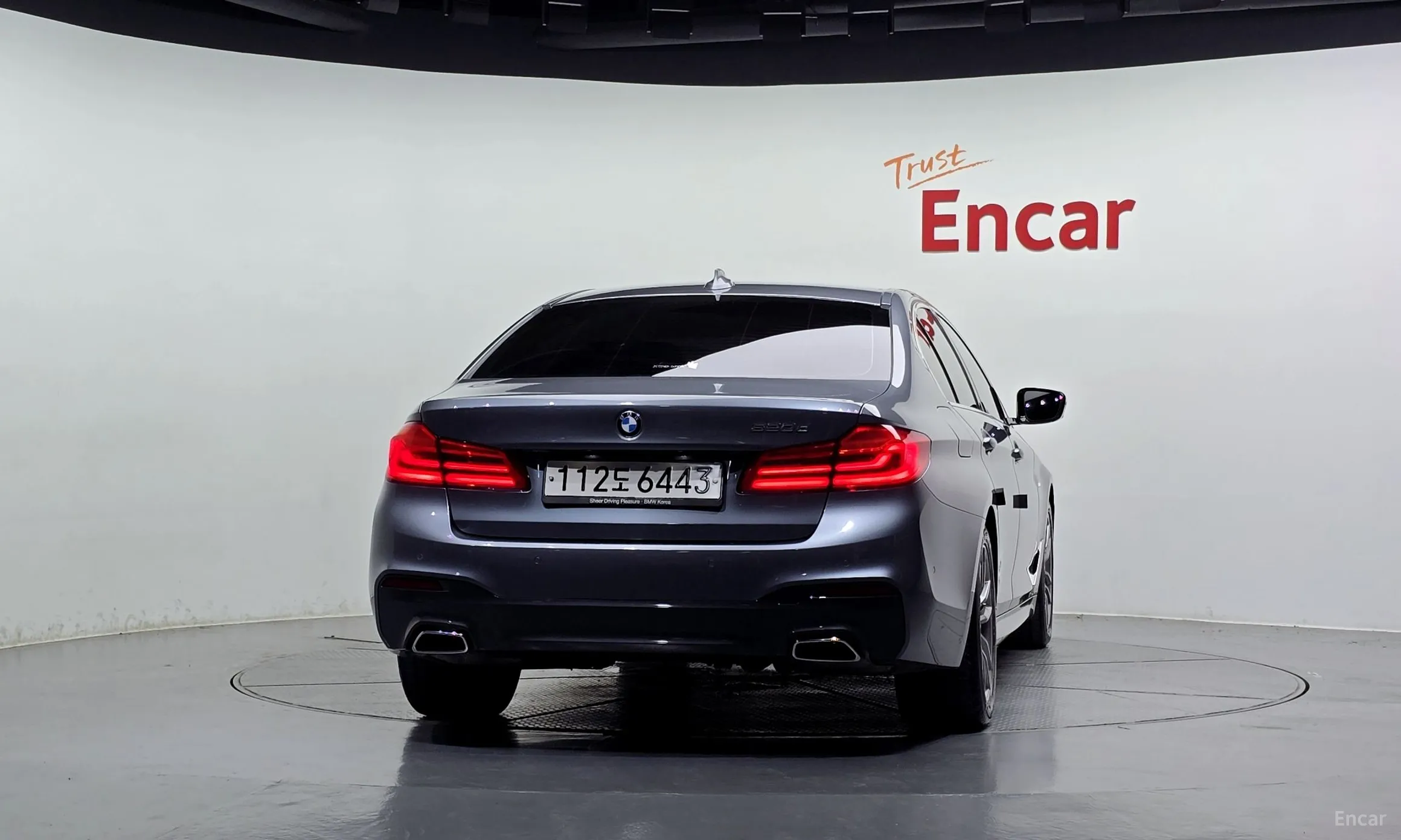 BMW 5 Series (G30) превью 4