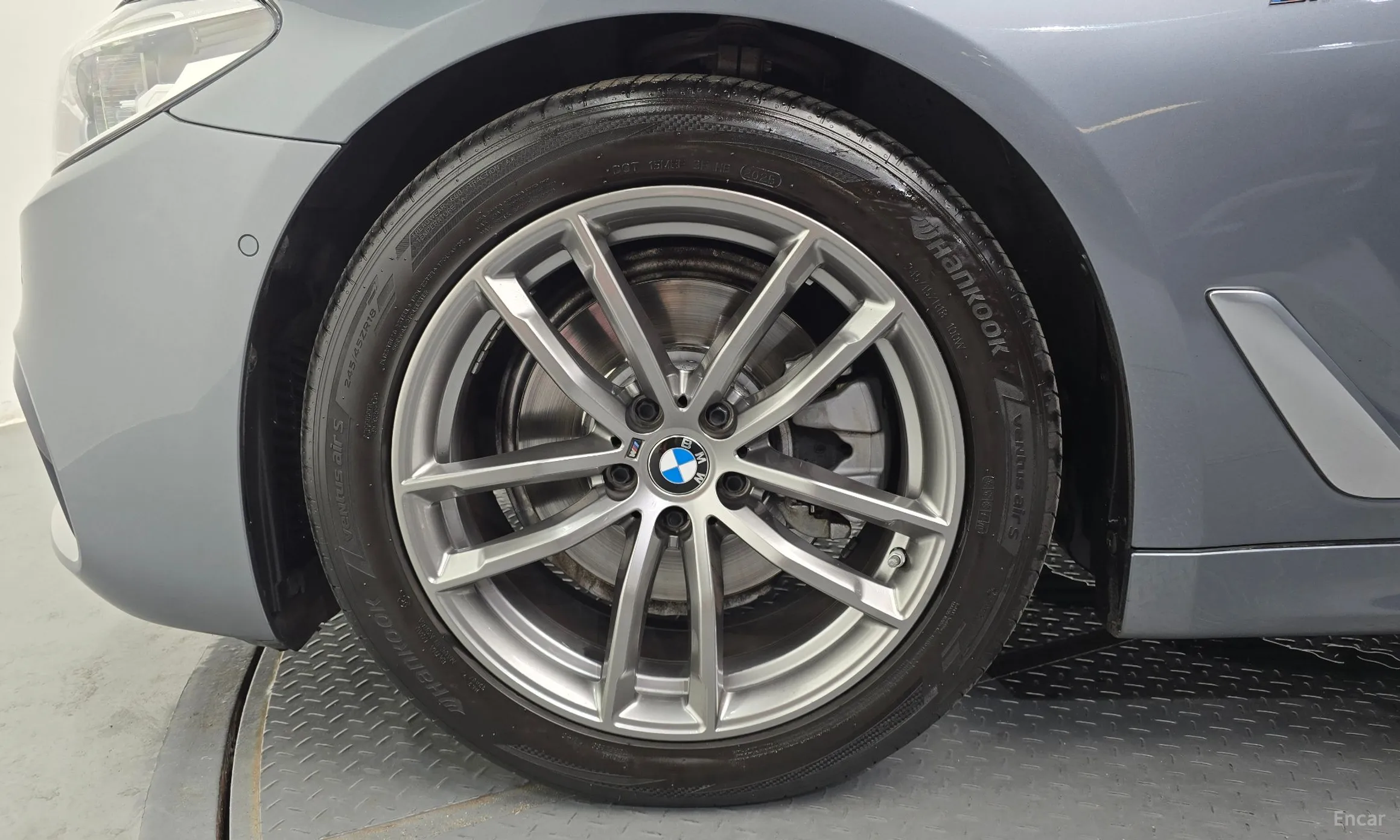 BMW 5 Series (G30) превью 5