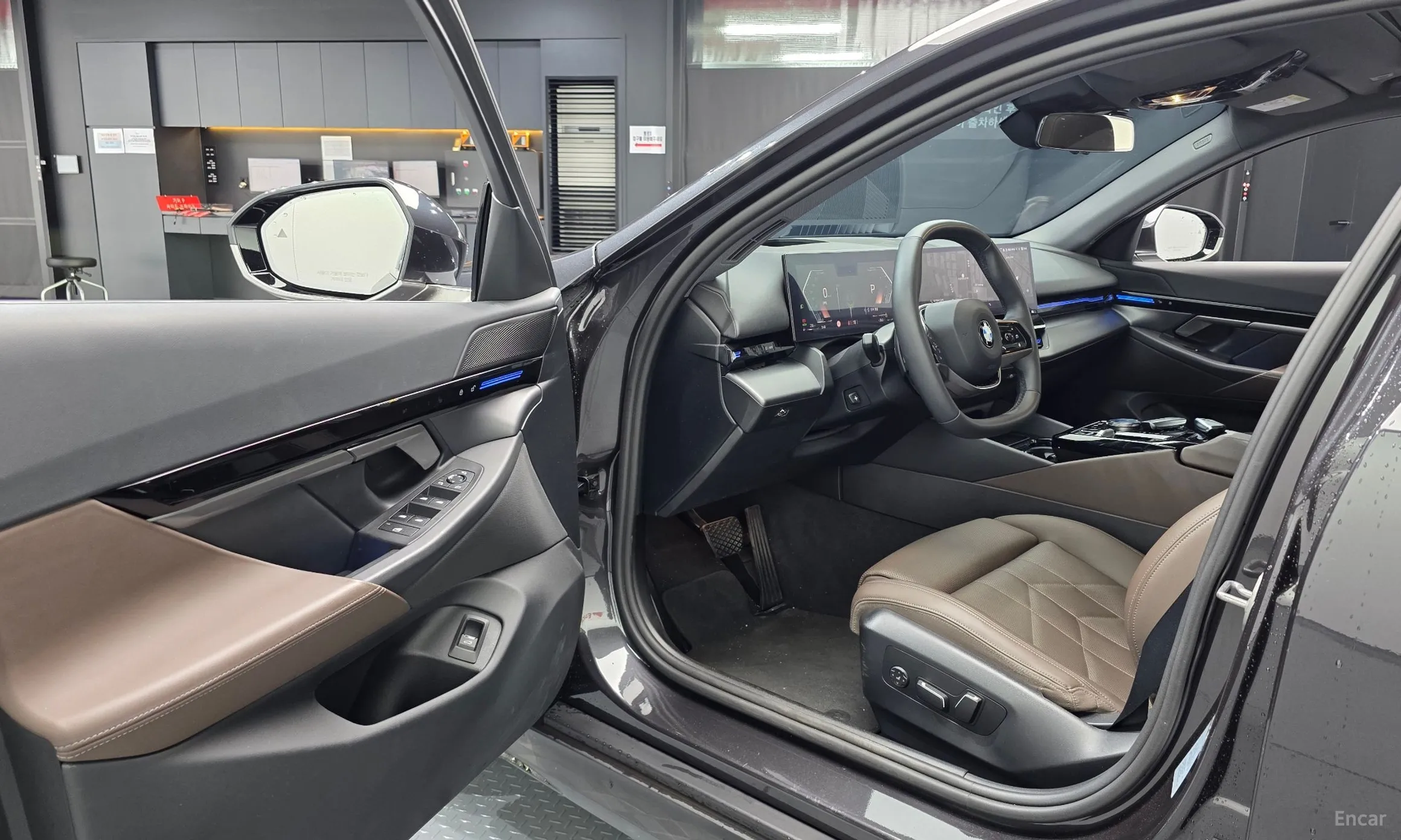 BMW 5 Series (G60) превью 10