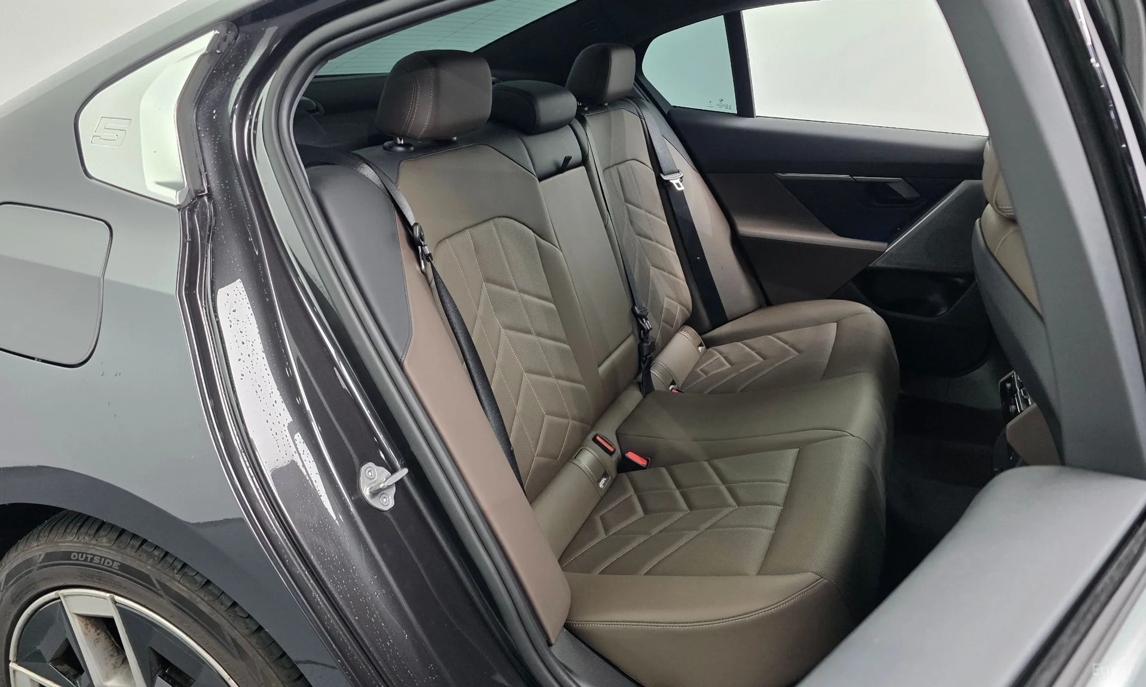 BMW 5 Series (G60) превью 11