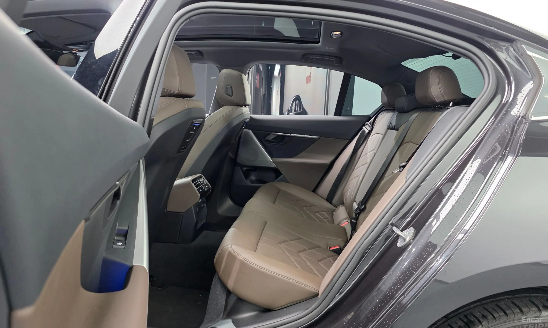 BMW 5 Series (G60) превью 12