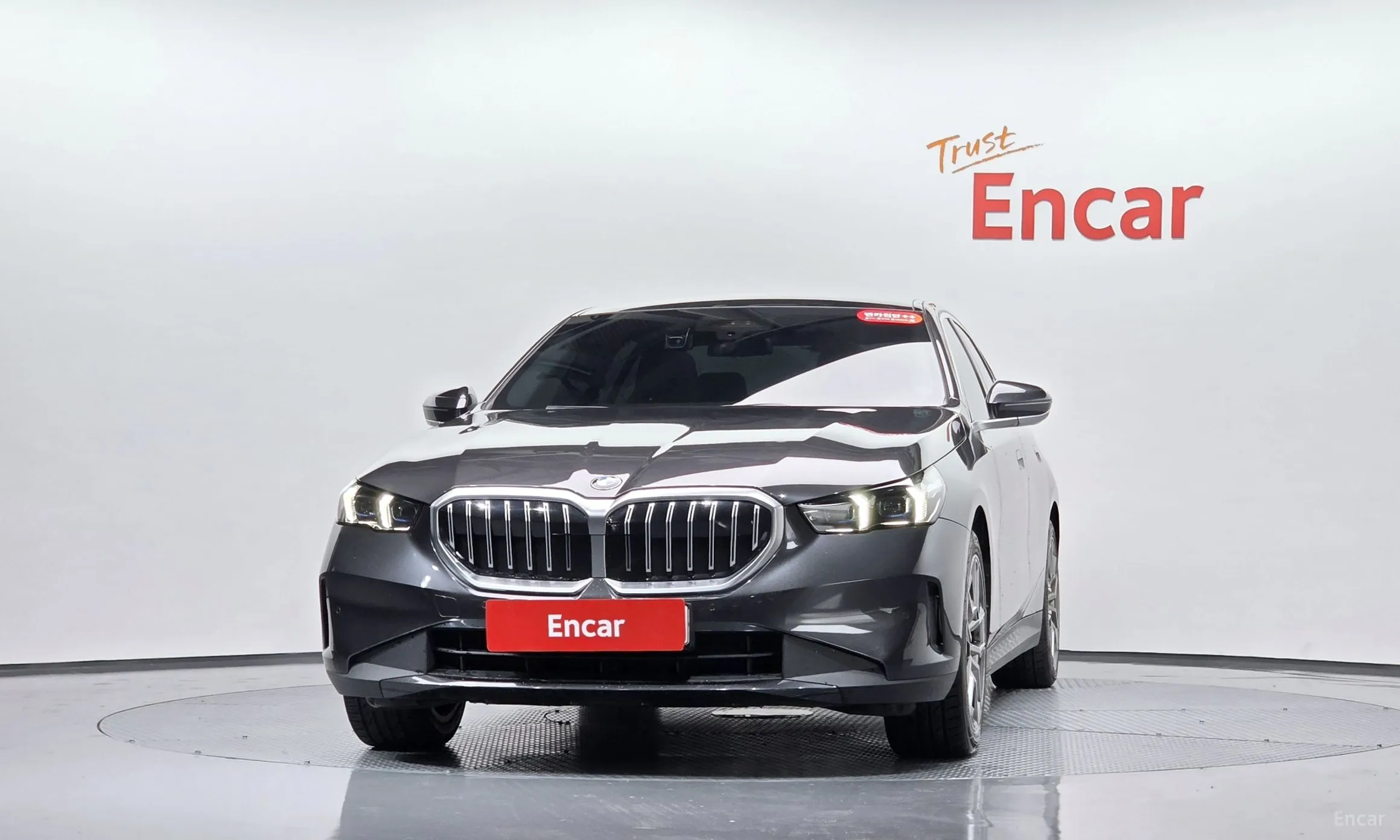 BMW 5 Series (G60) превью 3