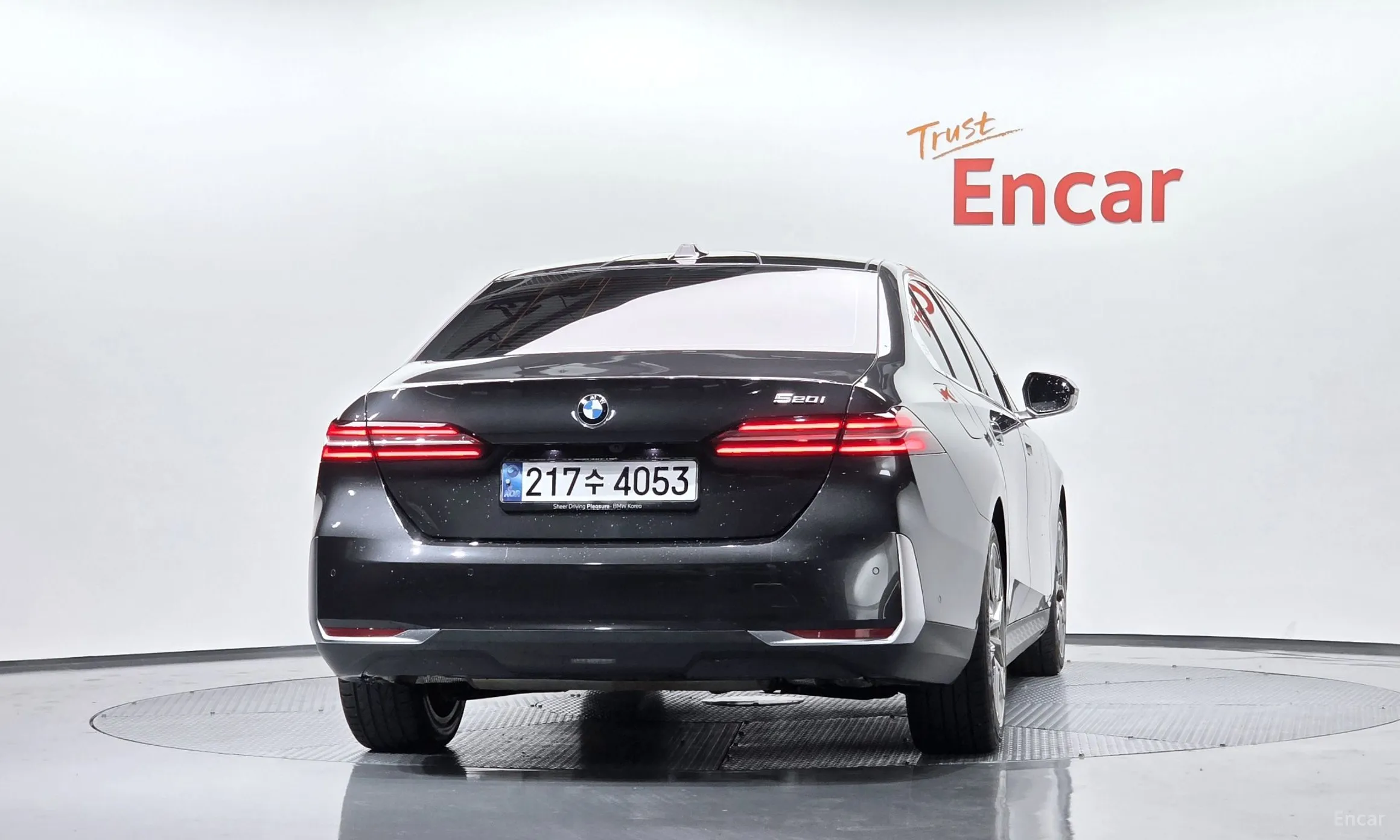 BMW 5 Series (G60) превью 4