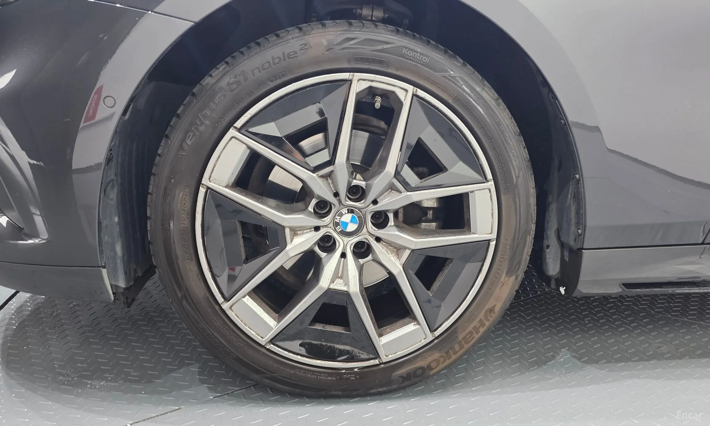 BMW 5 Series (G60) превью 5