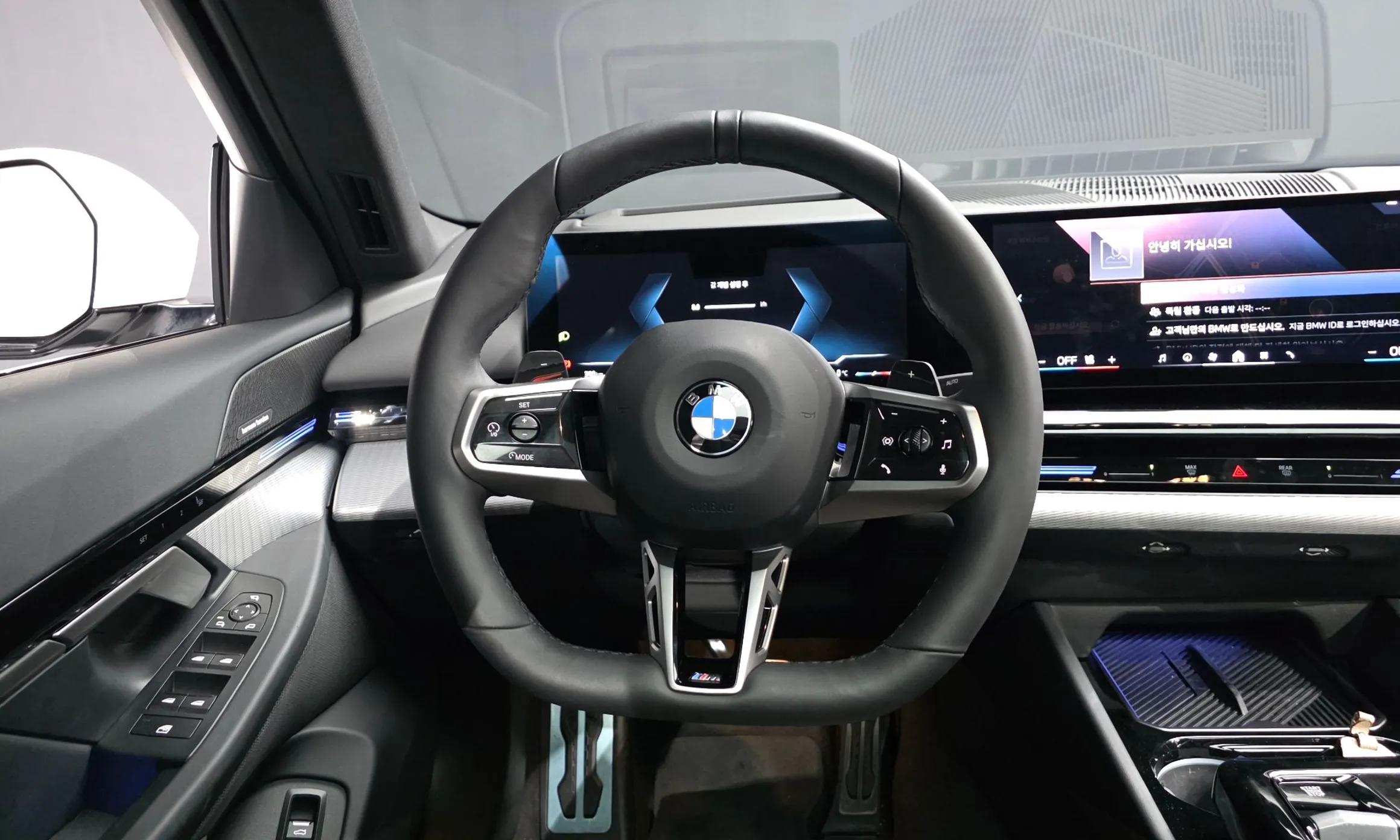 BMW 5 Series (G60) превью 12