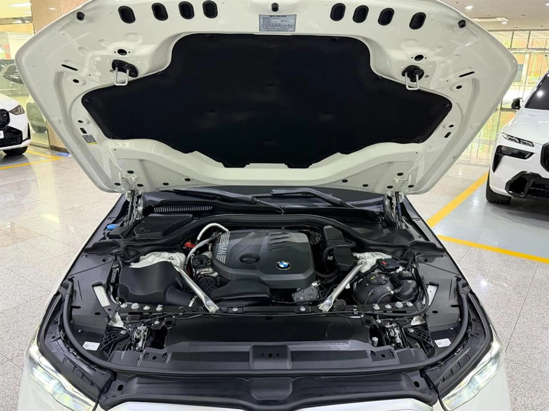 BMW 5 Series (G60) превью 18